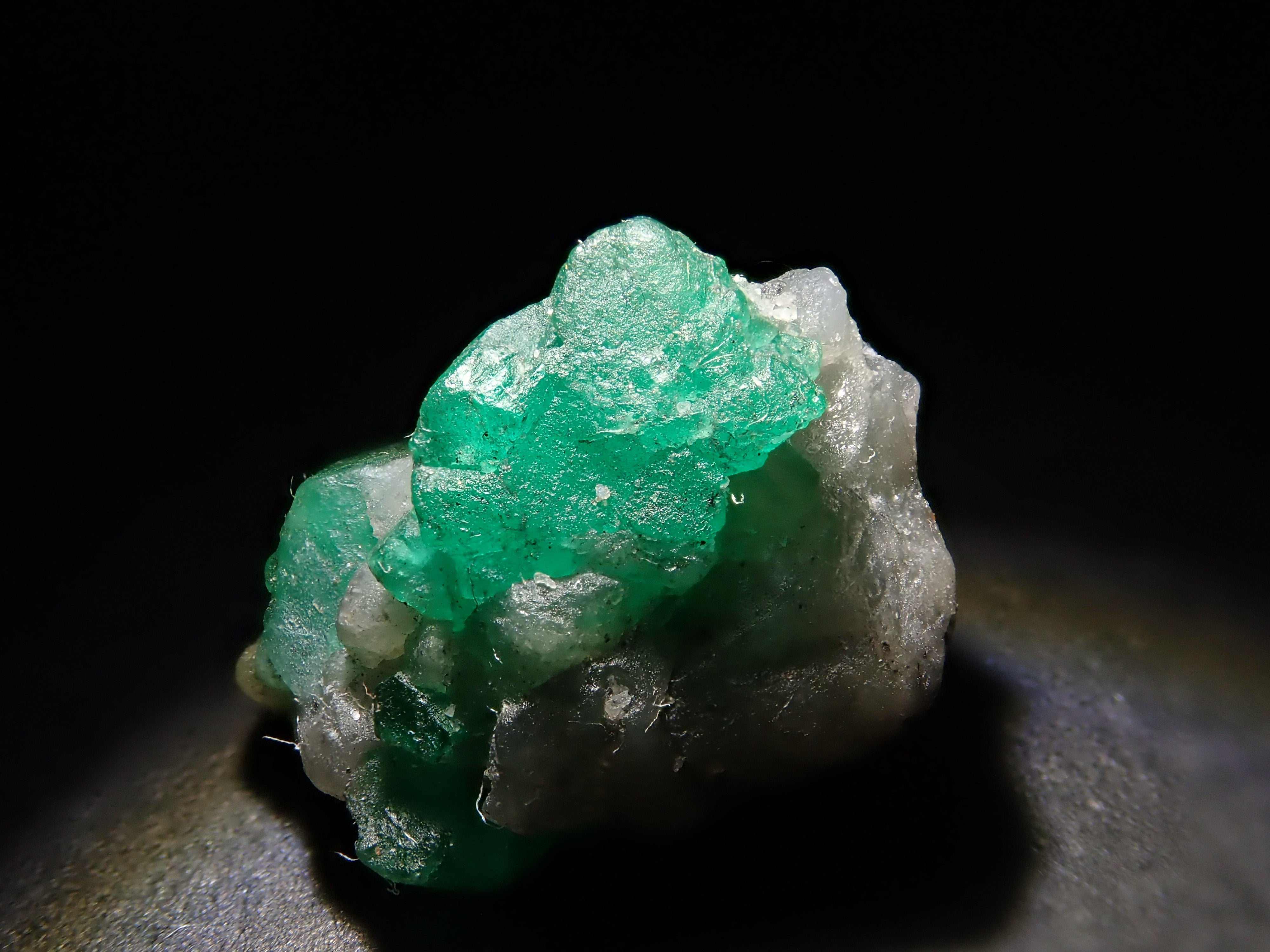 【12/20 22時販売】コロンビア産エメラルド 7.924ct原石