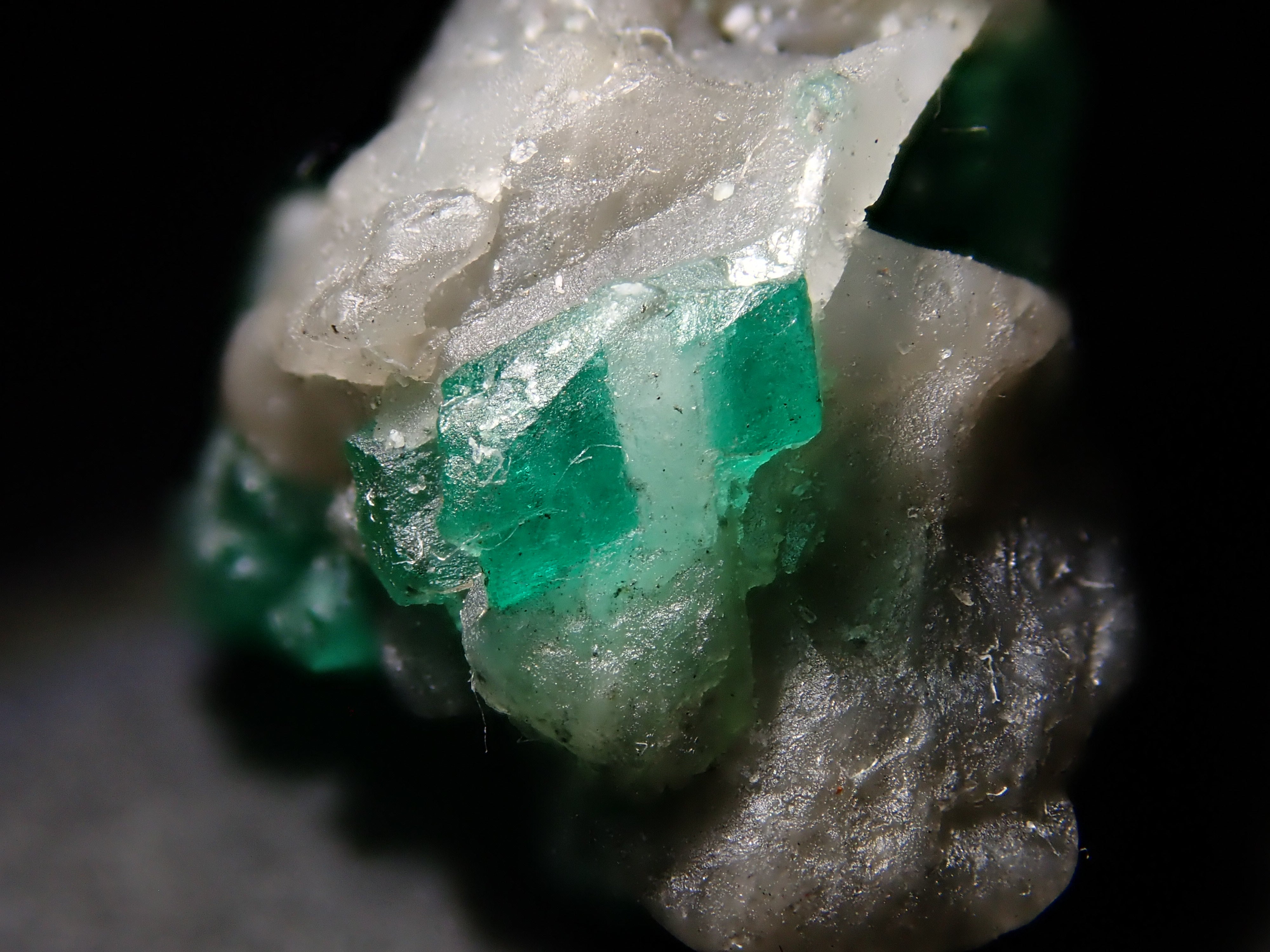 【12/20 22時販売】コロンビア産エメラルド 7.924ct原石