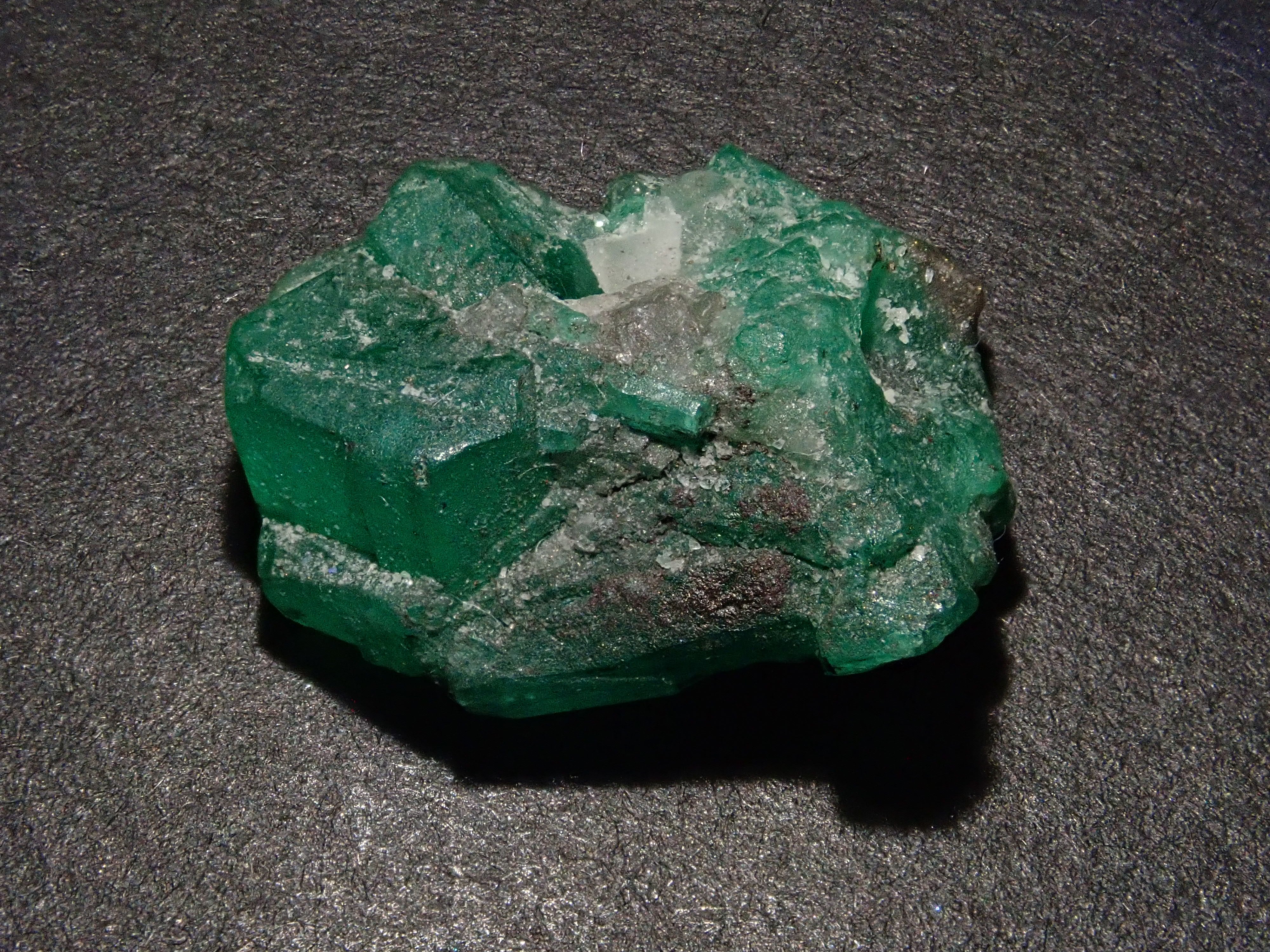 [12/20 22:00 Sale] Colombian Emerald 8.169ct Rough Stone