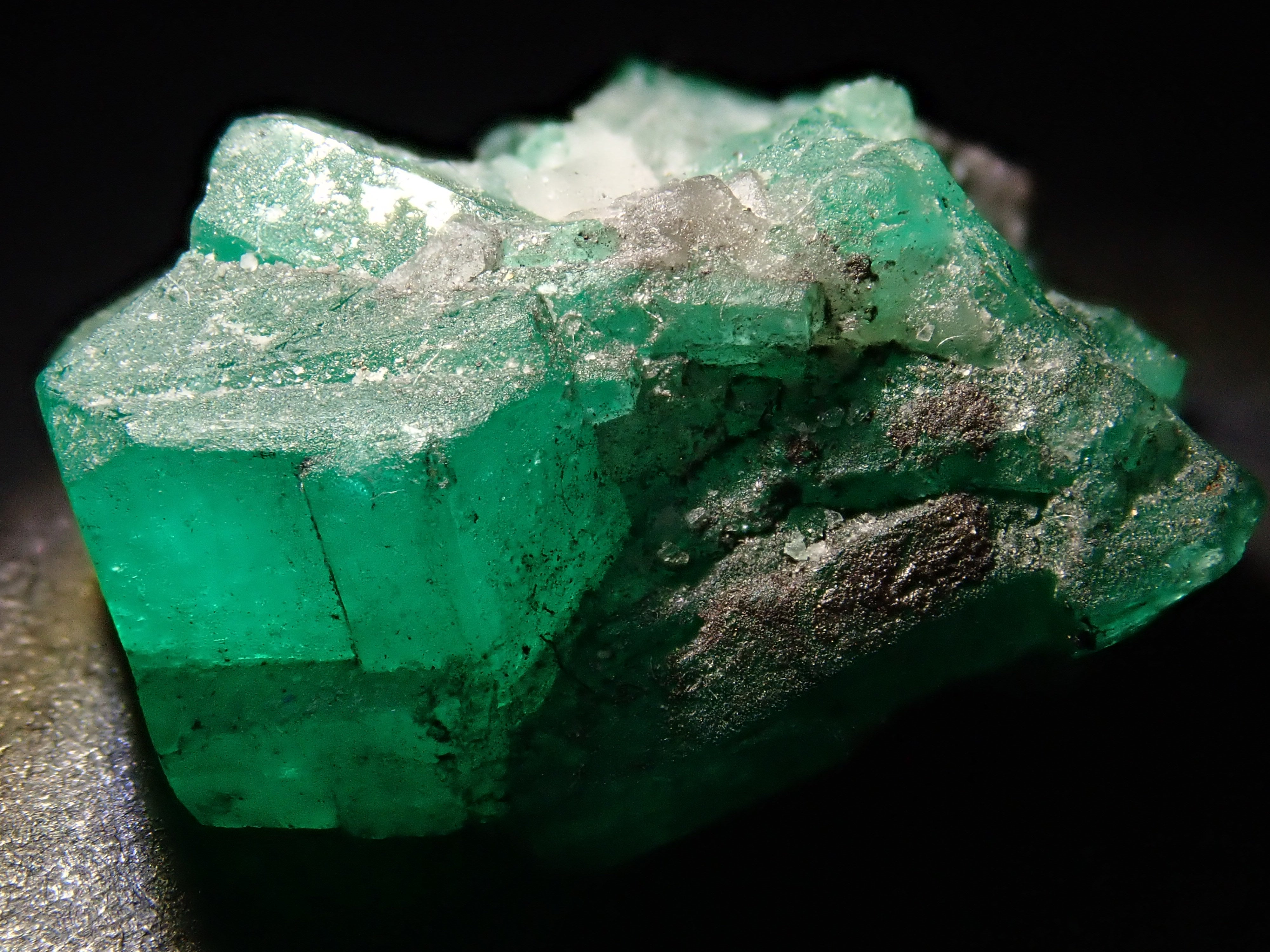 [12/20 22:00 Sale] Colombian Emerald 8.169ct Rough Stone