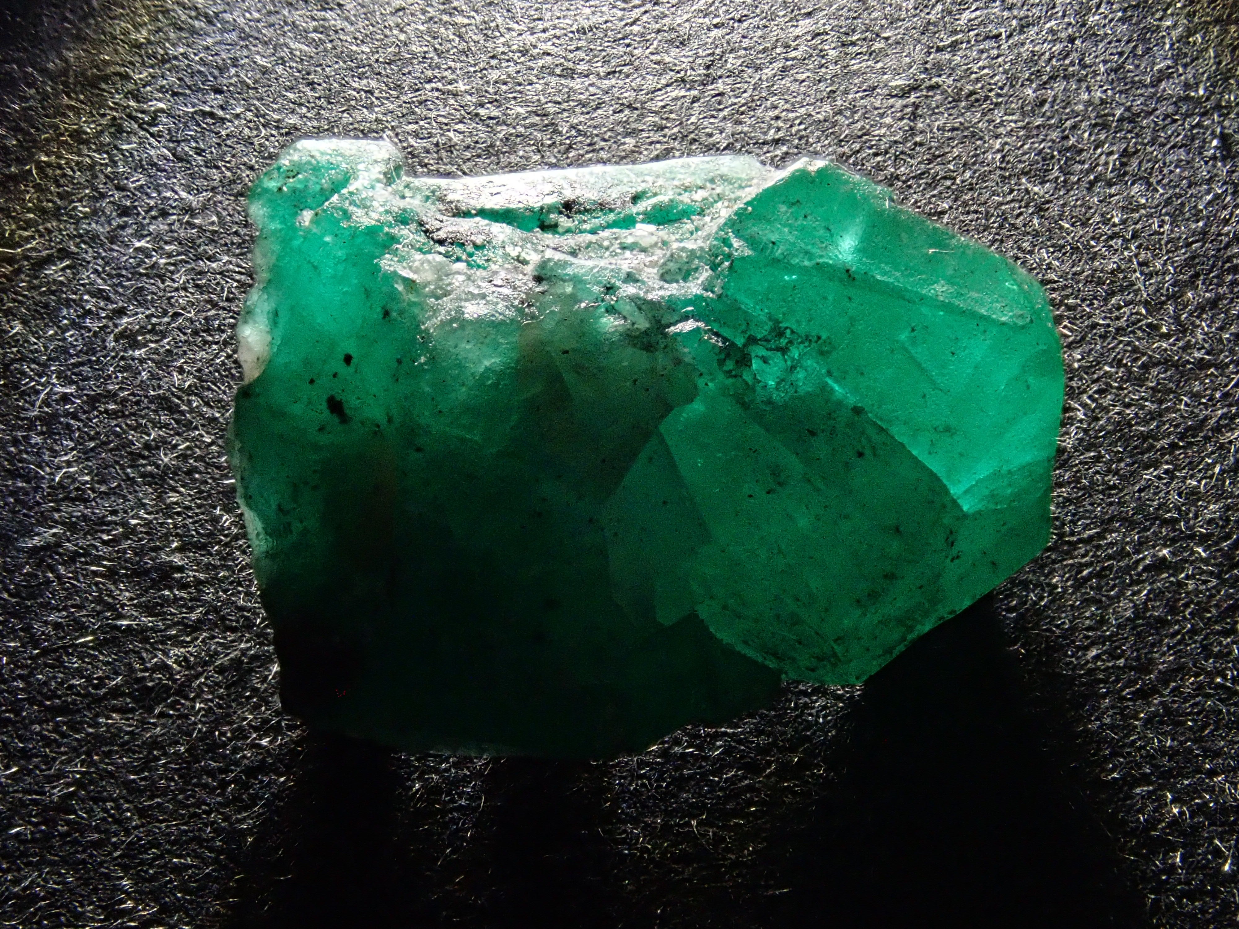 [12/20 22:00 Sale] Colombian Emerald 8.169ct Rough Stone