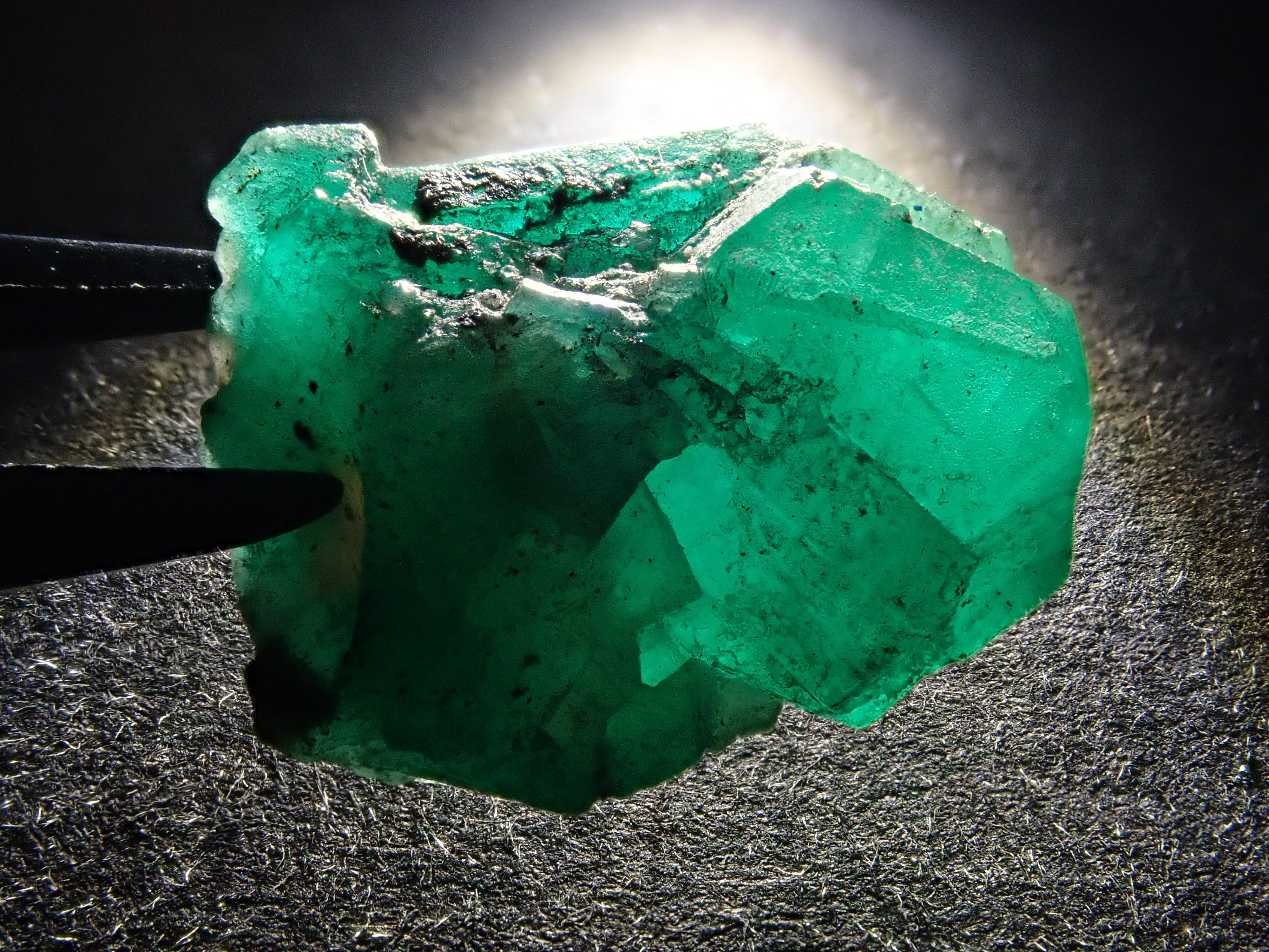 [12/20 22:00 Sale] Colombian Emerald 8.169ct Rough Stone