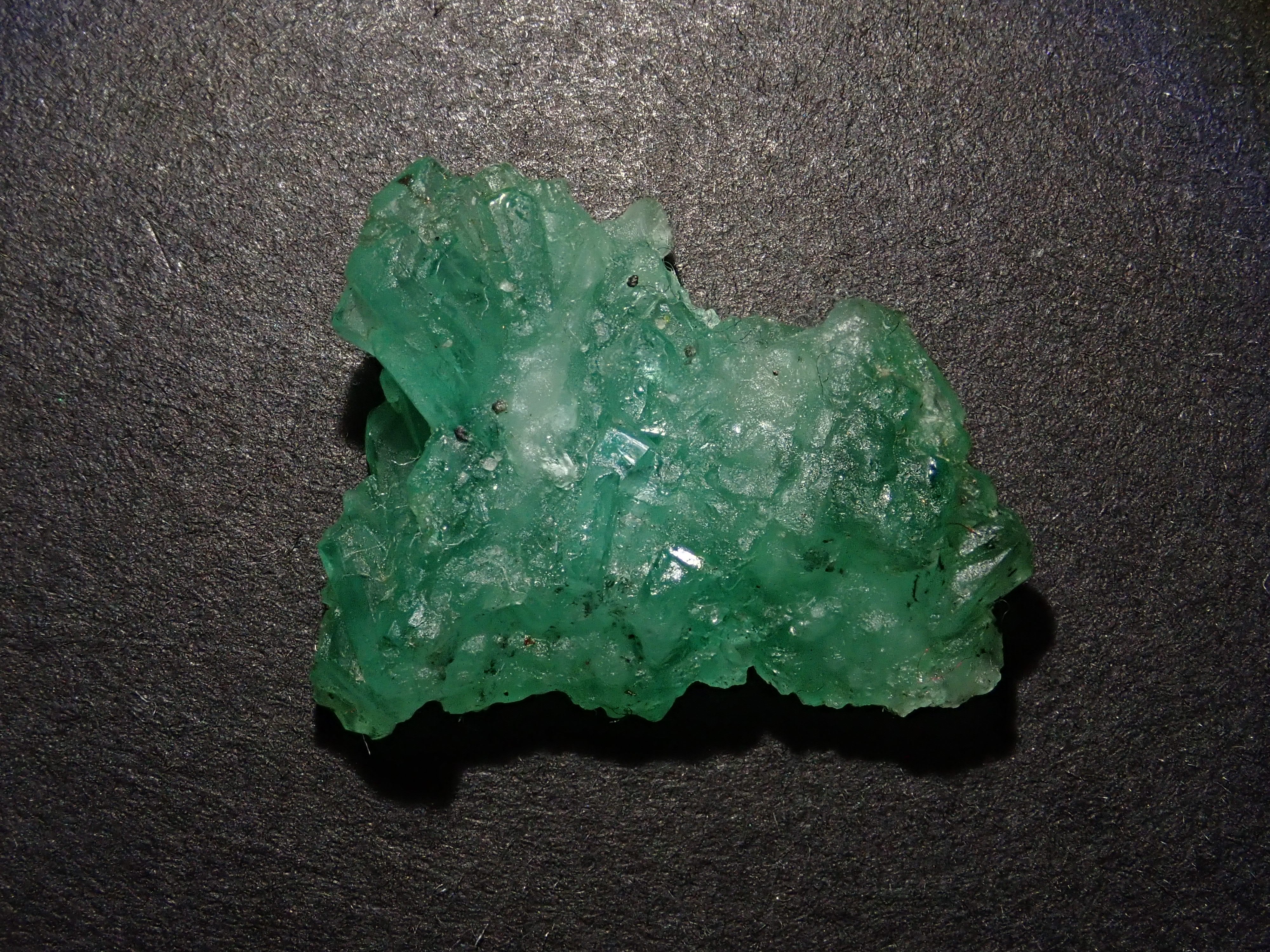 [12/20 22:00 Sale] Colombian Emerald Rough Stone 13.577ct