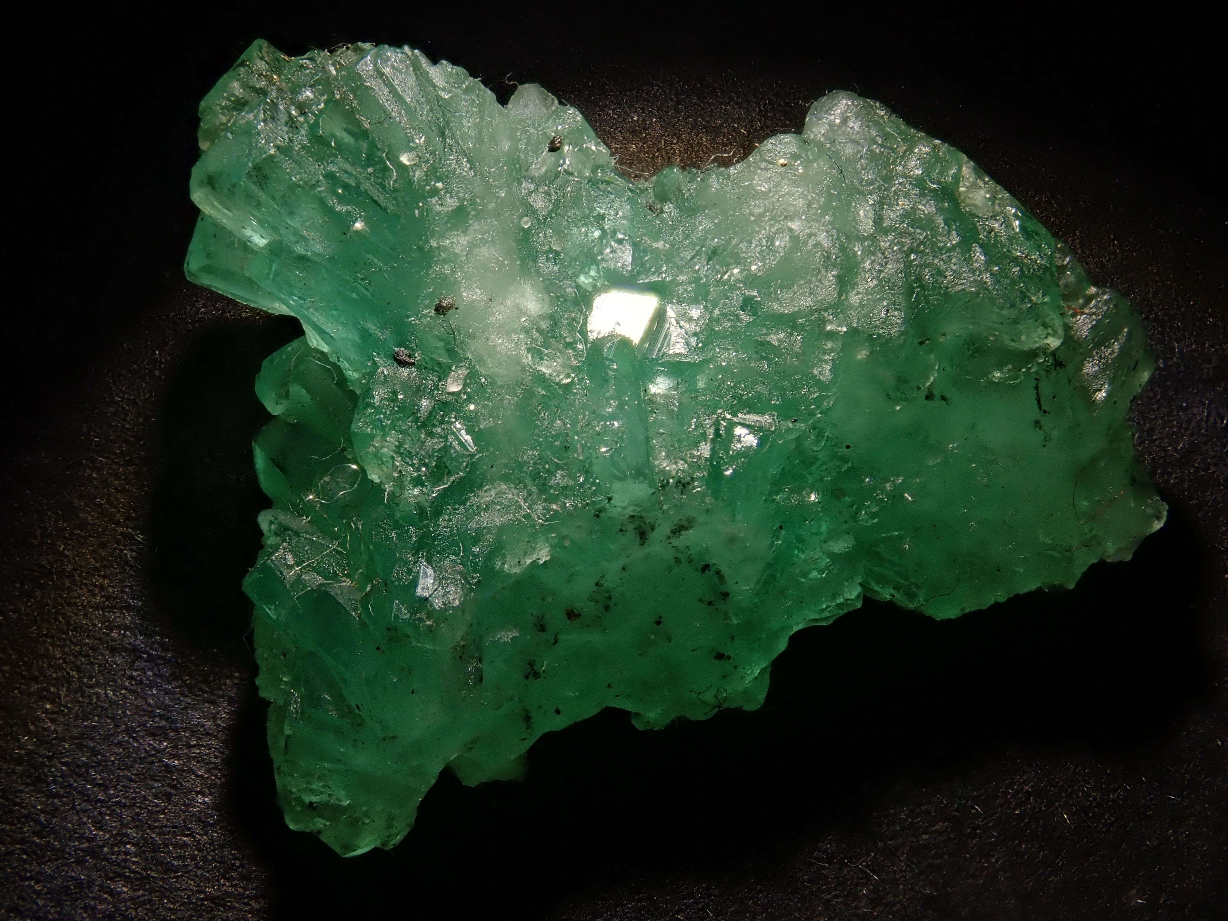 [12/20 22:00 Sale] Colombian Emerald Rough Stone 13.577ct
