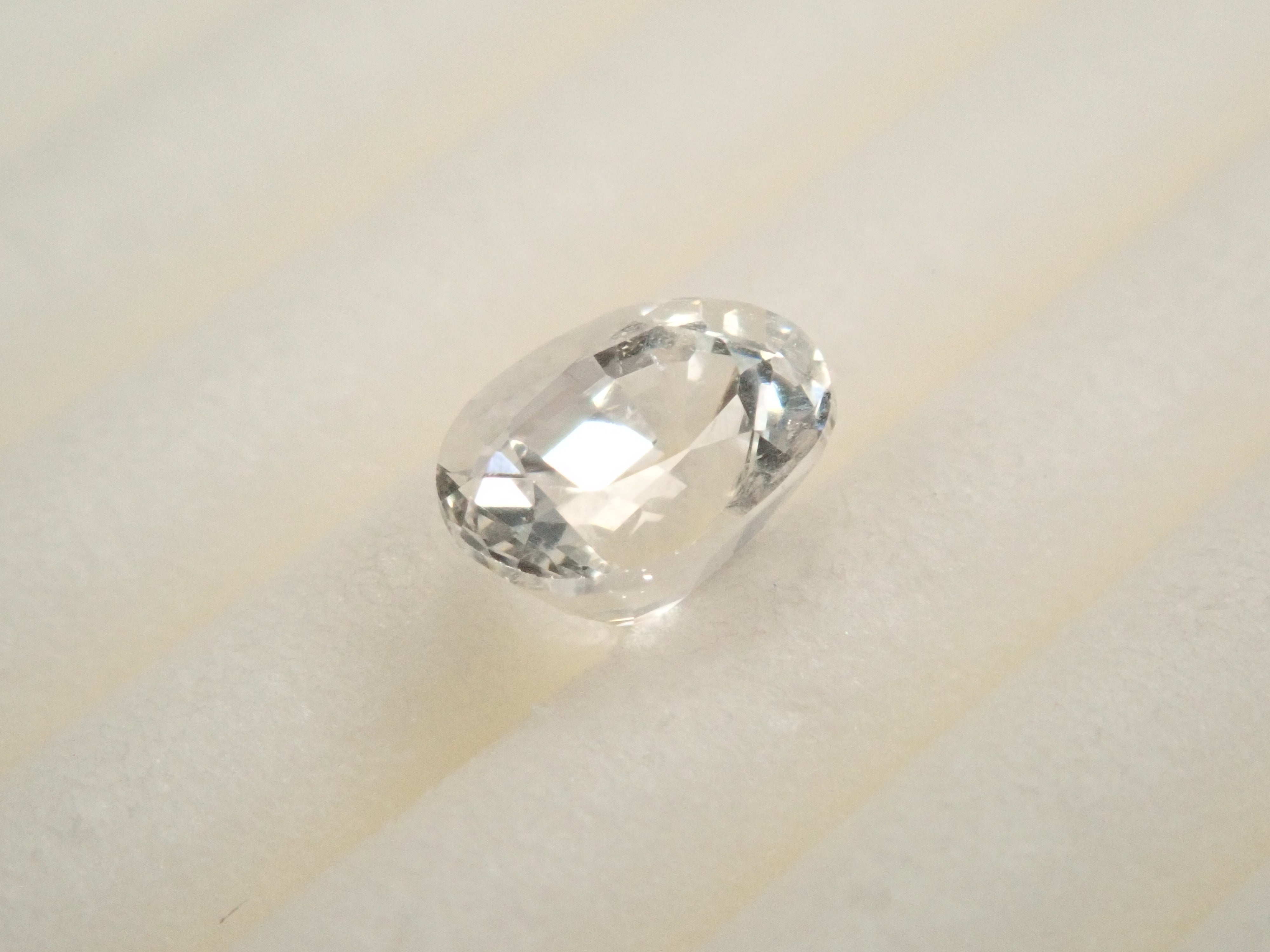 【12/21 22時販売】ミャンマー産リューコガーネット 0.542ctルース 鑑別書