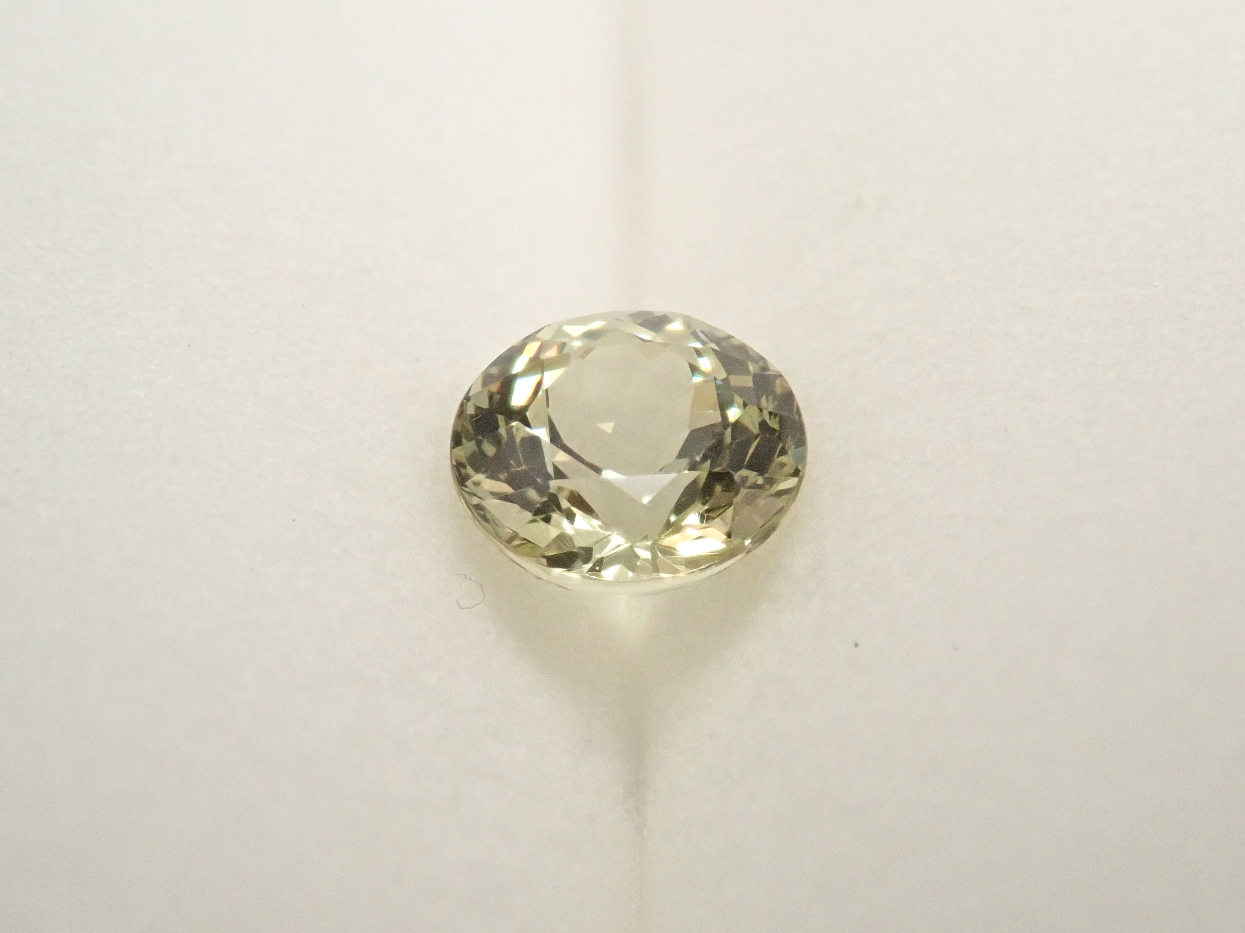 マリガーネット　正八面体カット マリガーネット（グロッシュラー/アンドラダイト・ガーネット） 0.741