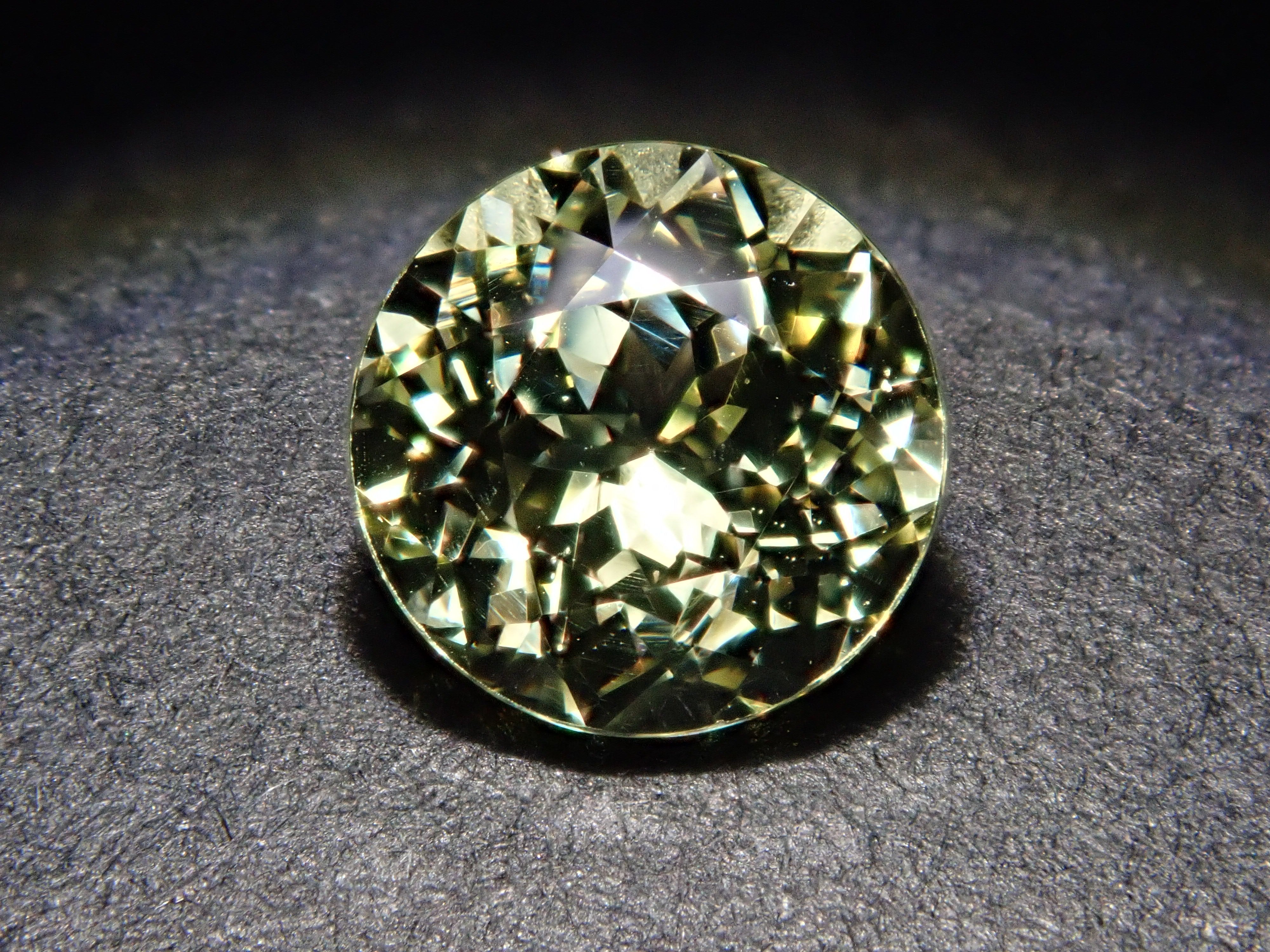 【12/12 22時販売】マリ共和国産マリガーネット（グロッシュラー/アンドラダイト・ガーネット） 0.741ctルース 鑑別書