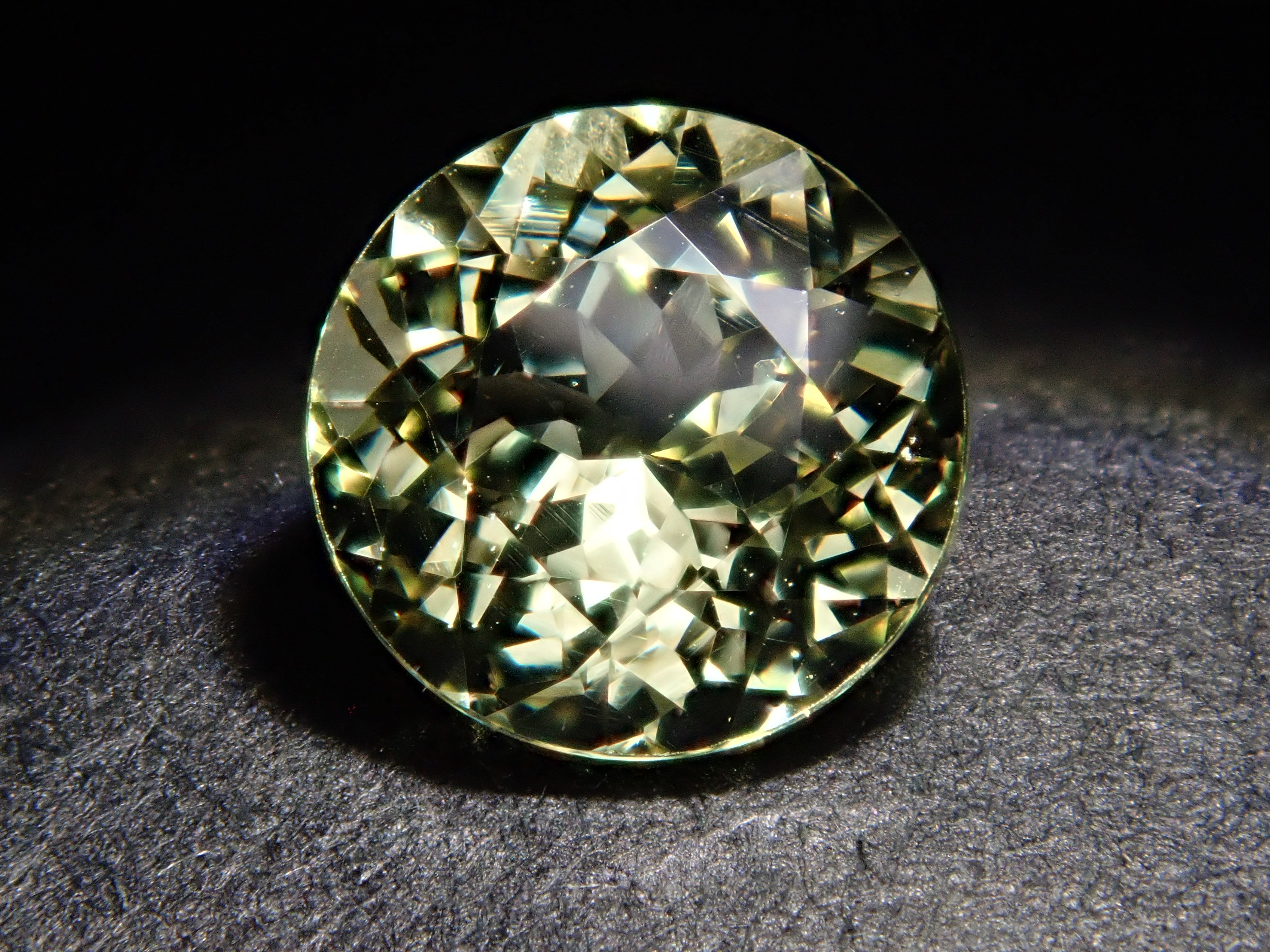 【12/12 22時販売】マリ共和国産マリガーネット（グロッシュラー/アンドラダイト・ガーネット） 0.741ctルース 鑑別書