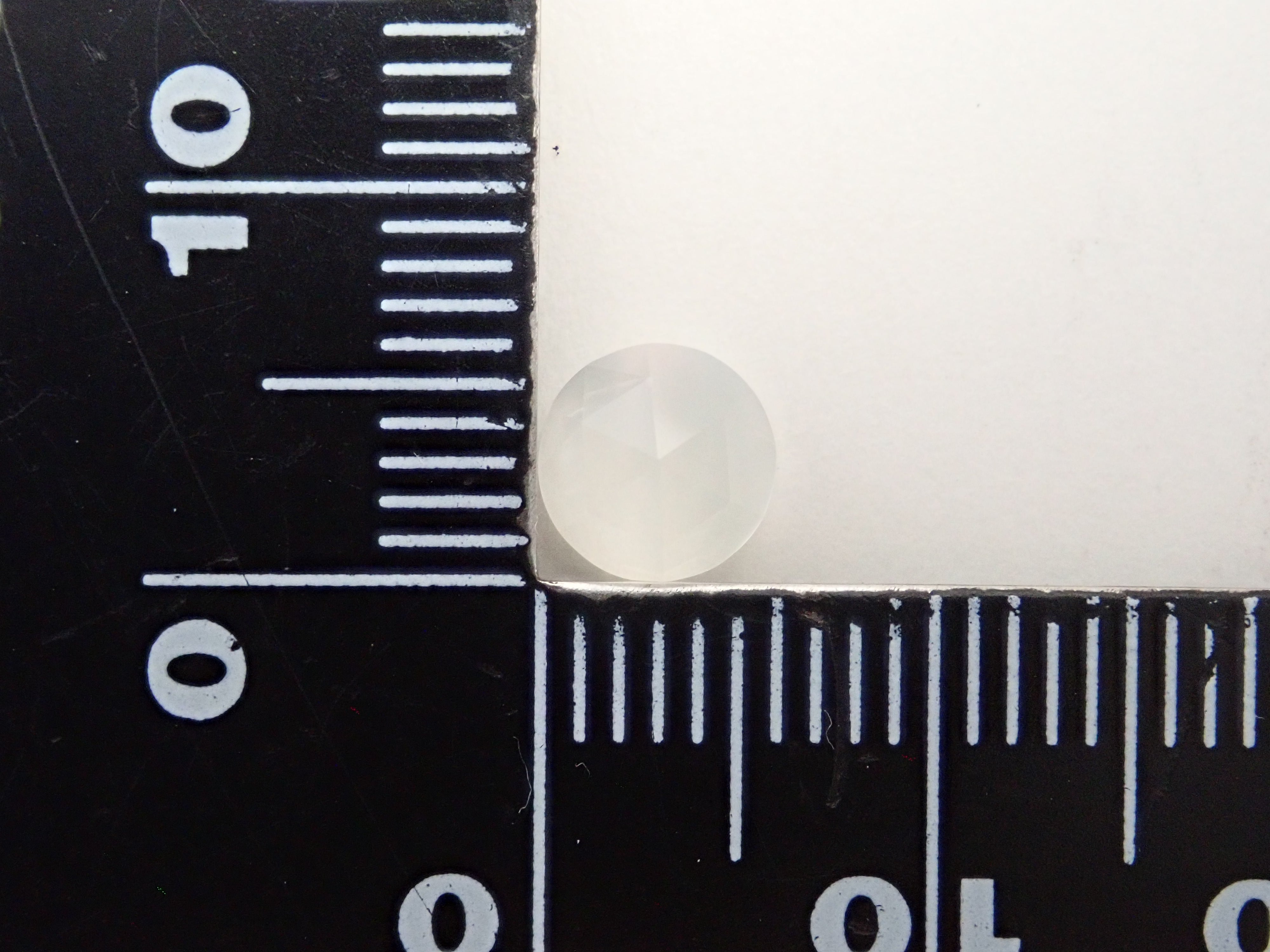 [12/10 22:00 Sale] Indian Moonstone 6.1mm/0.878ct Loose Stone (Rose Cut)