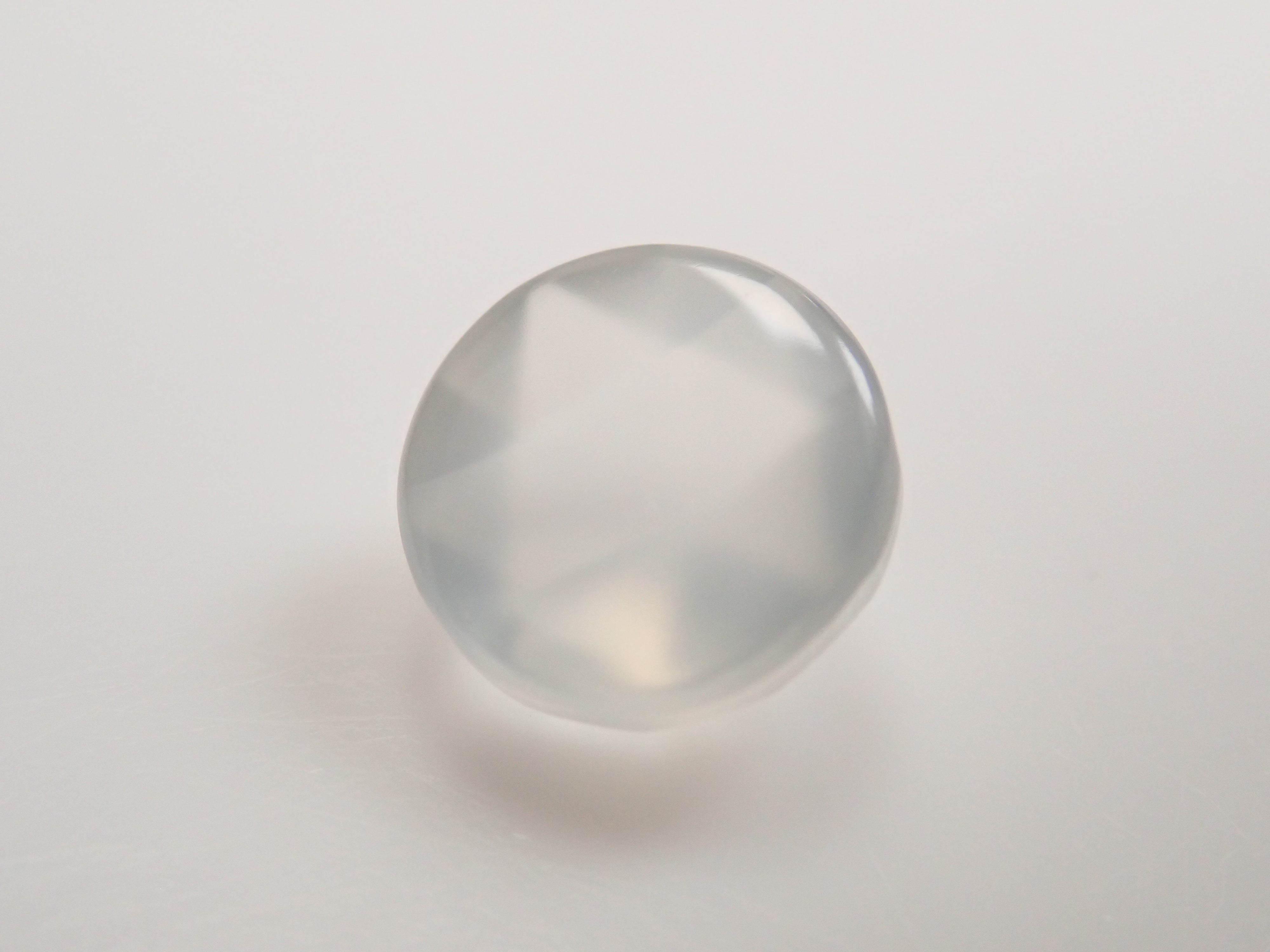 インド産ムーンストーン 6.1mm/0.878ctルース（ローズカット）