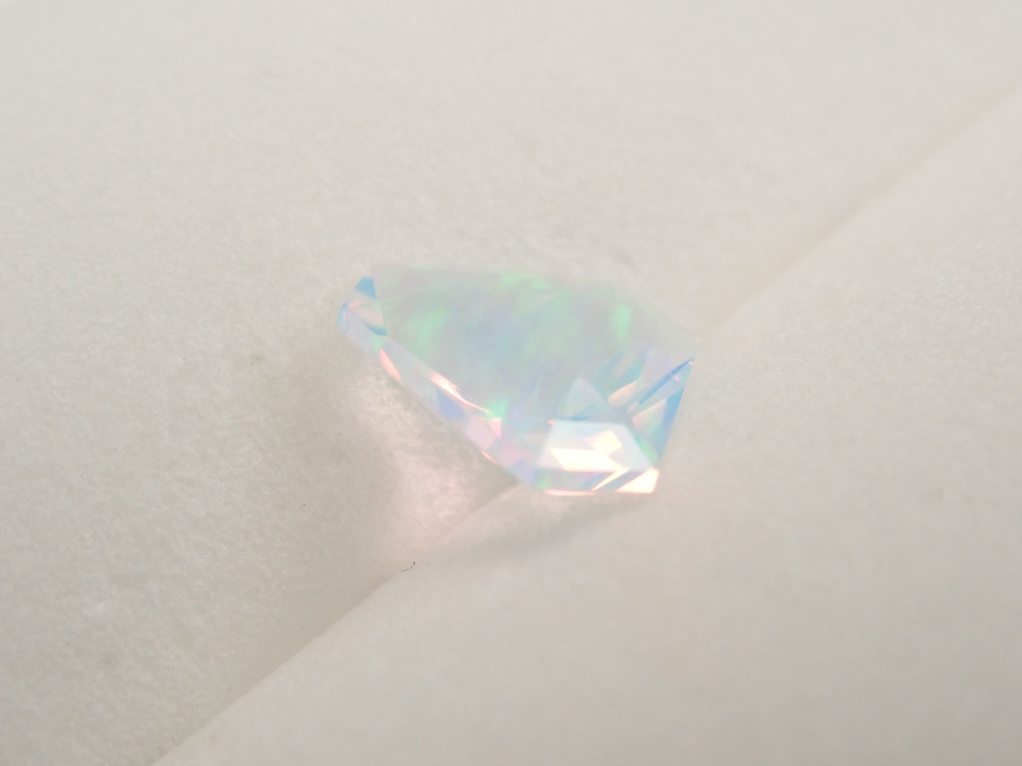 【12/12 22時販売】合成オパール 0.856ctルース（合成ウォーターオパール）