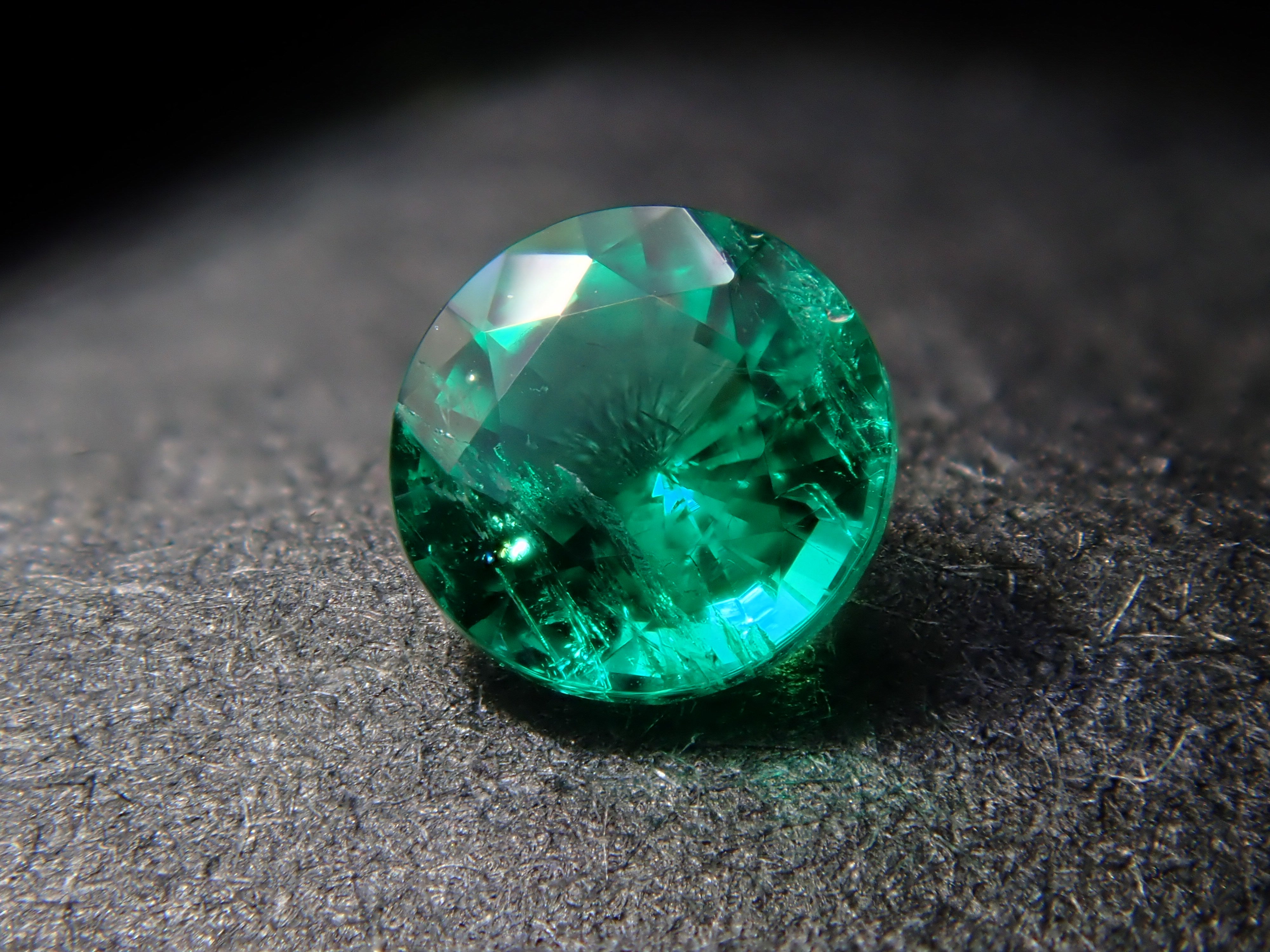 コロンビア産エメラルド 0.098ctルース