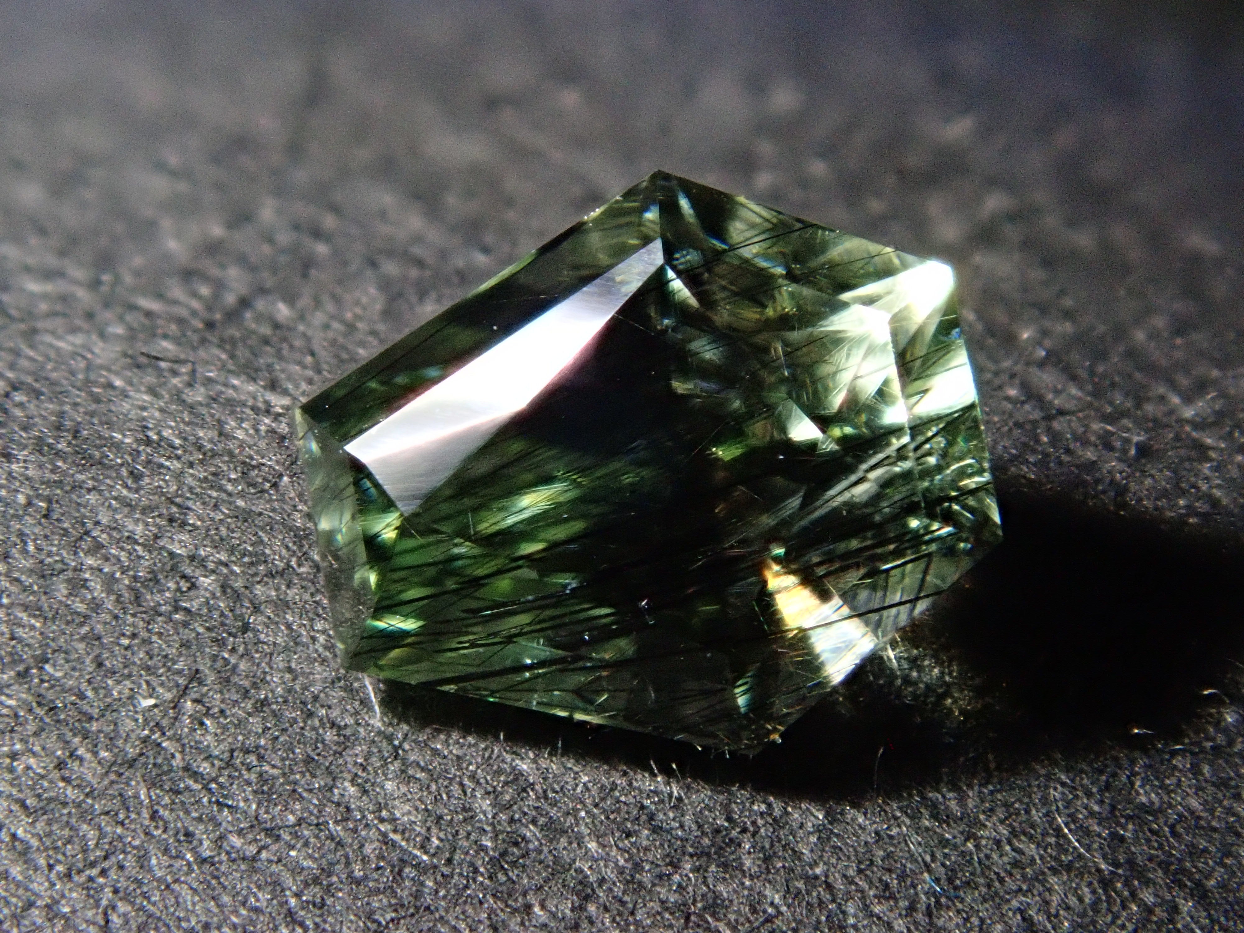 【12/10 22時販売】パキスタン産ルードヴィッヒアイトインペリドット 0.609ctルース