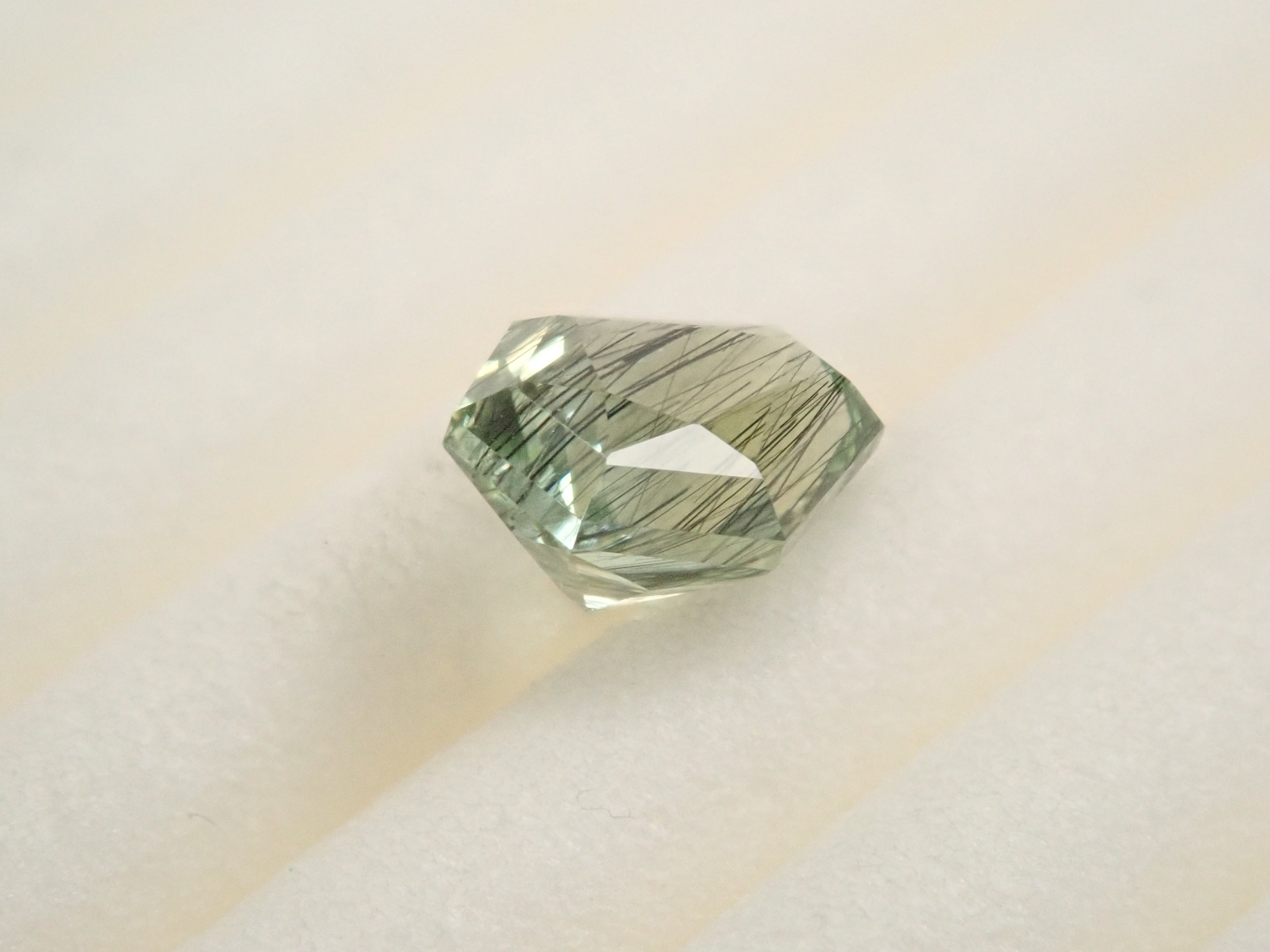 【12/10 22時販売】パキスタン産ルードヴィッヒアイトインペリドット 0.609ctルース