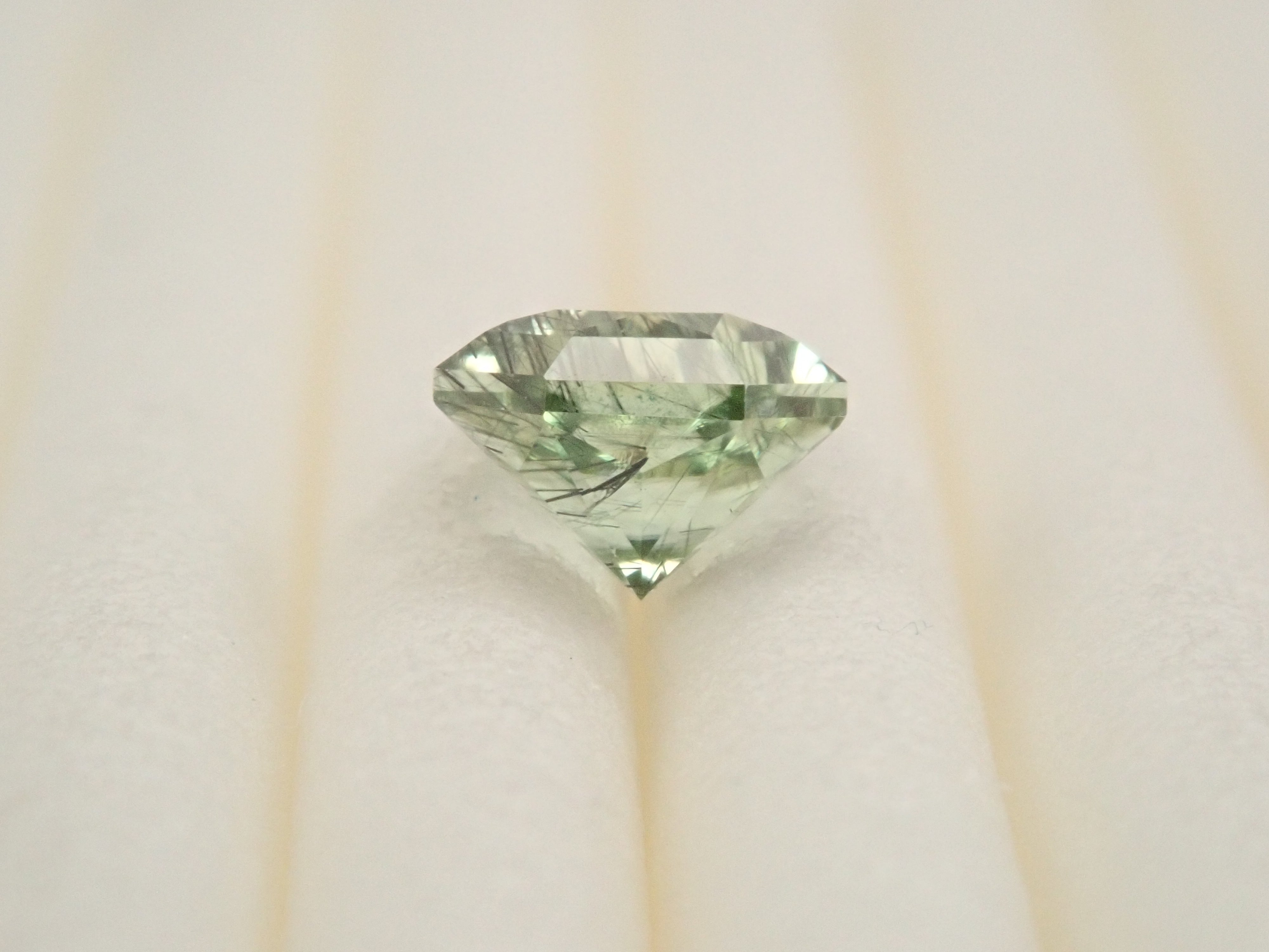 【12/10 22時販売】パキスタン産ルードヴィッヒアイトインペリドット 0.609ctルース