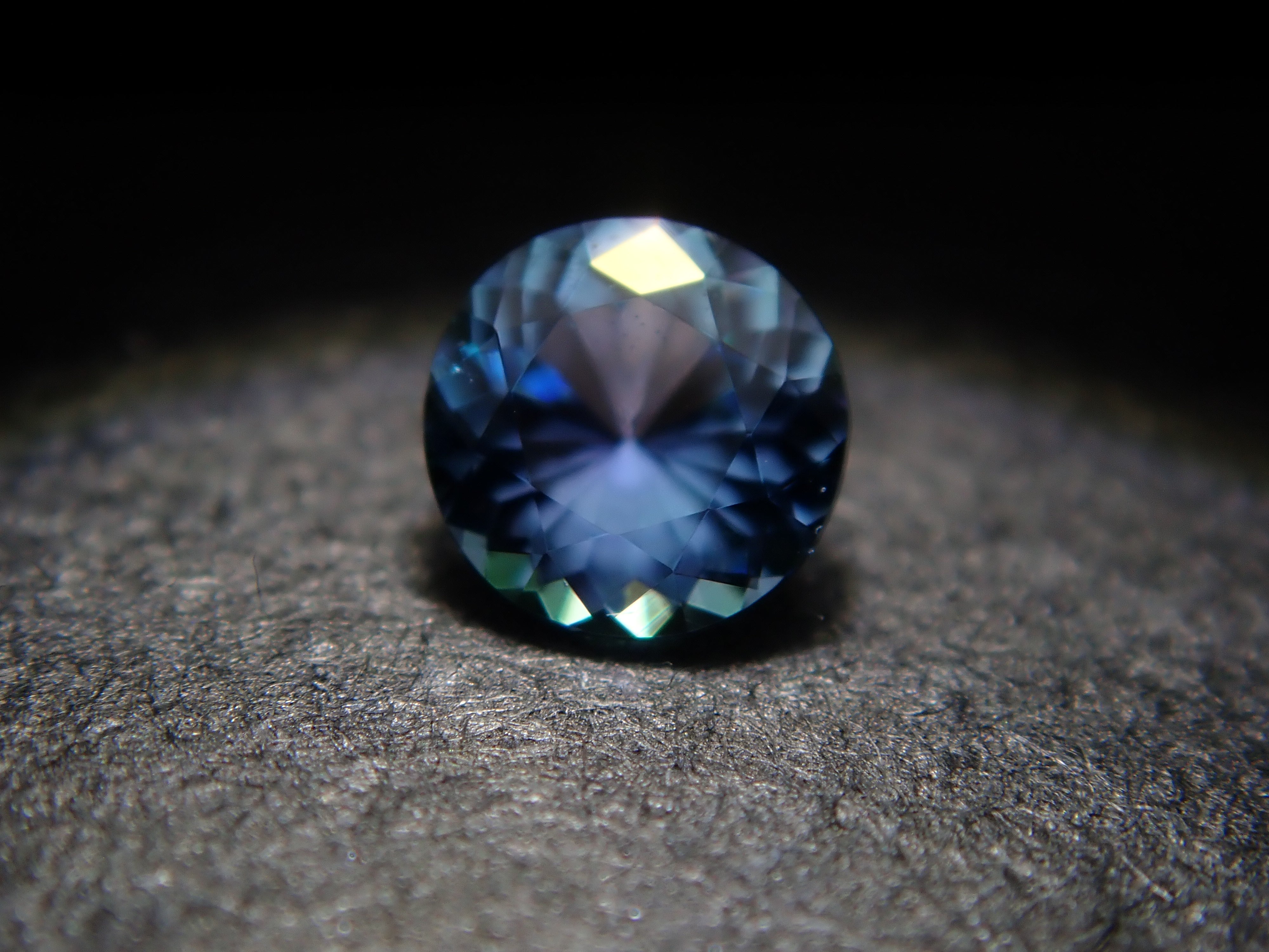 【12月12日 22:00 特價】坦尚尼亞角石 2.7毫米/0.075克拉 裸石