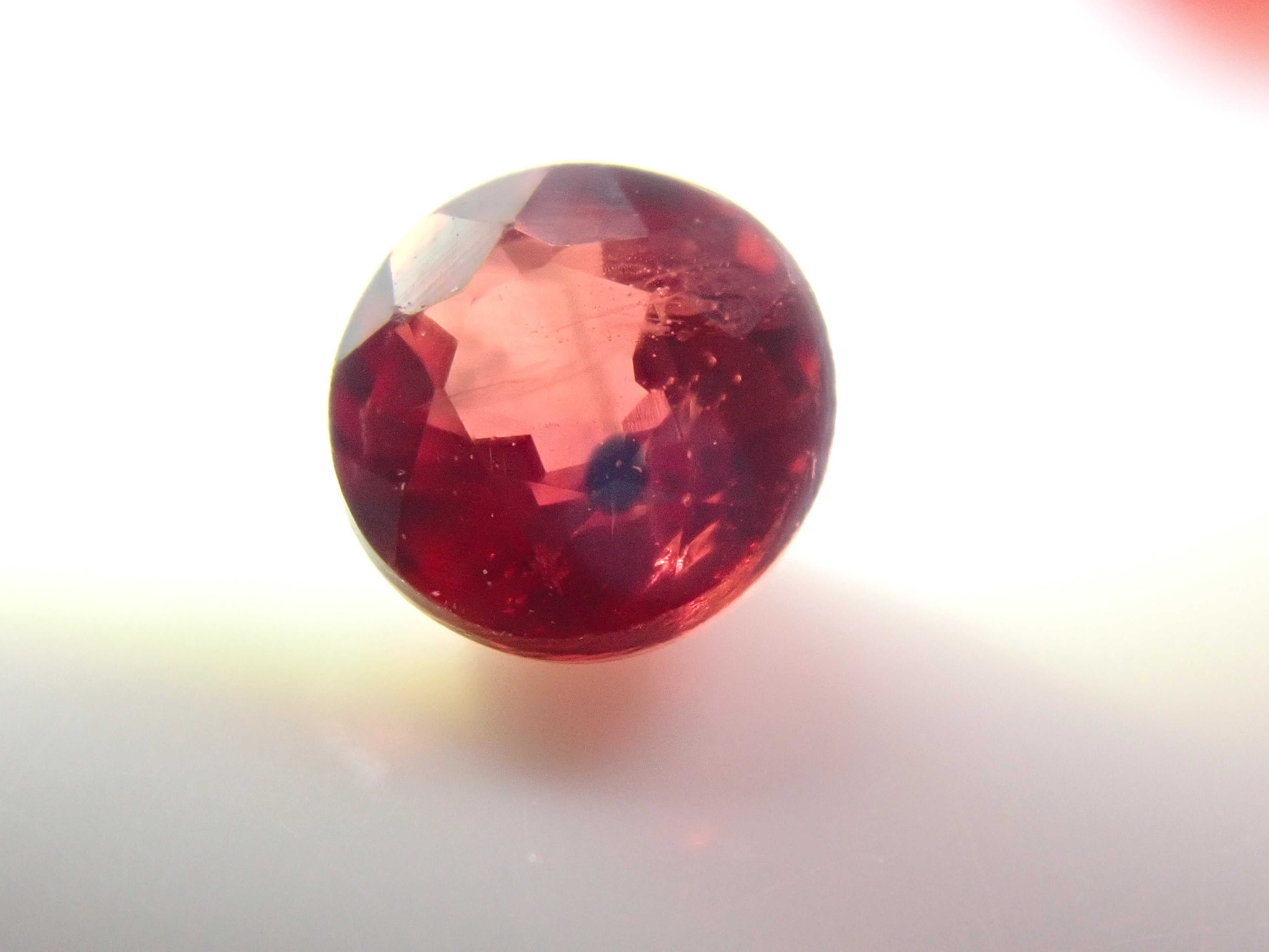 Limited to 14 stones: Beryllium-heated sapphire (3.5mm, KEN cut) - 1 loose stone. Discounts available for multiple purchases.