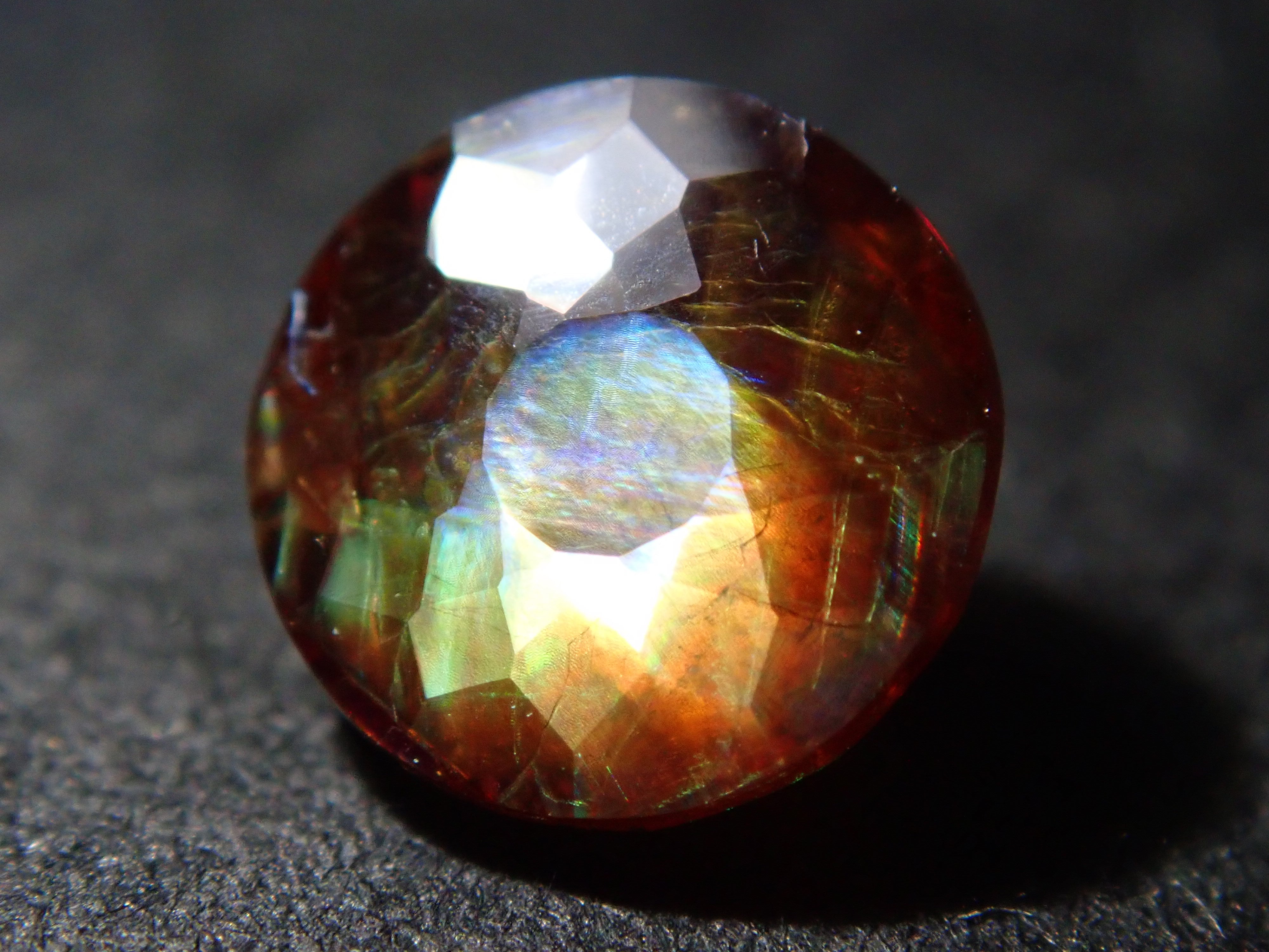 [On Sale at 10 PM on December 7th] Rainbow Garnet (Andradite Garnet) 5.4mm/0.771ct Loose Stone from Tenkawa Village, Nara Prefecture