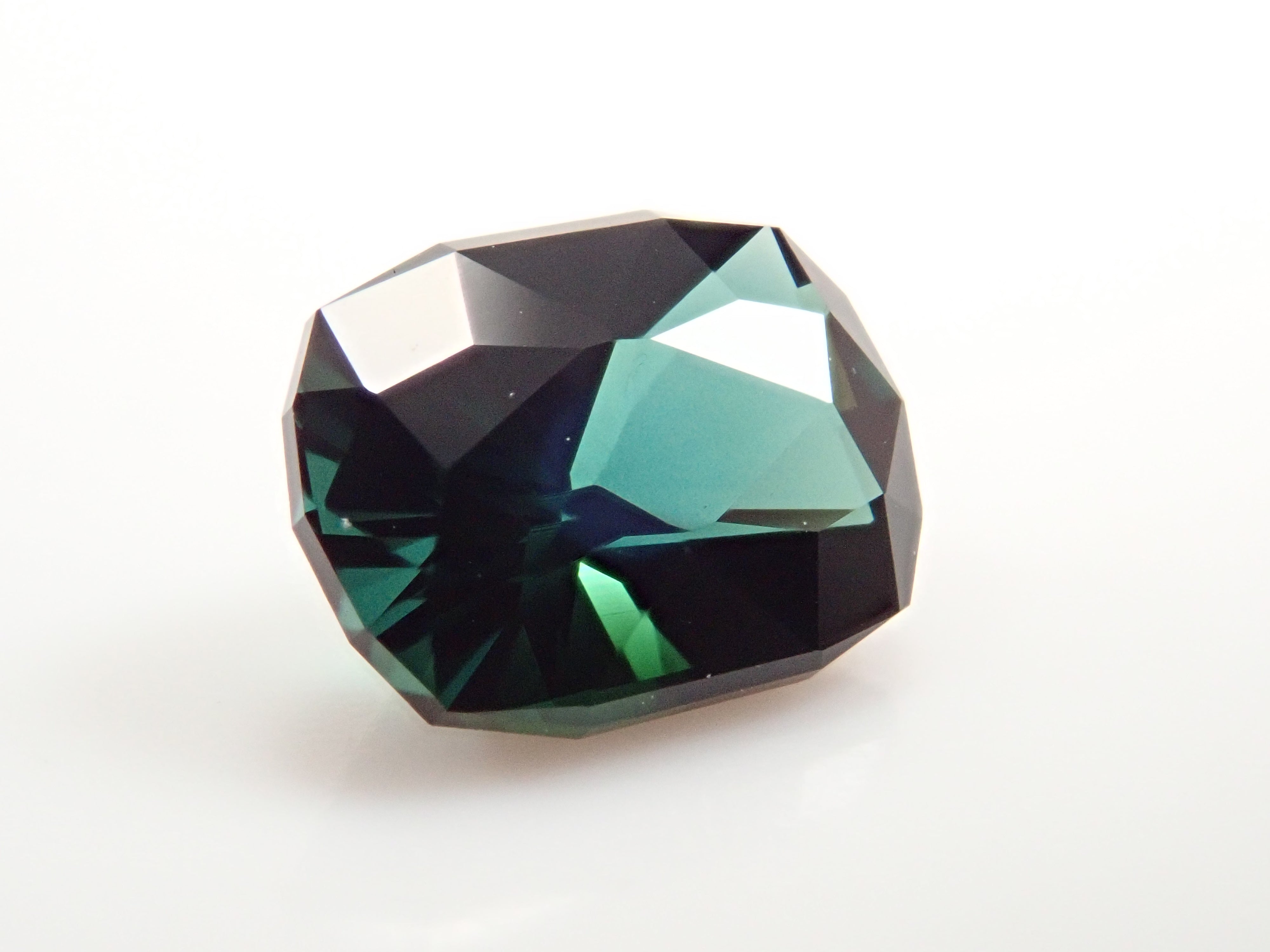 [12/13 22:00 Sale] Brazilian Green Tourmaline 0.821ct Loose Stone