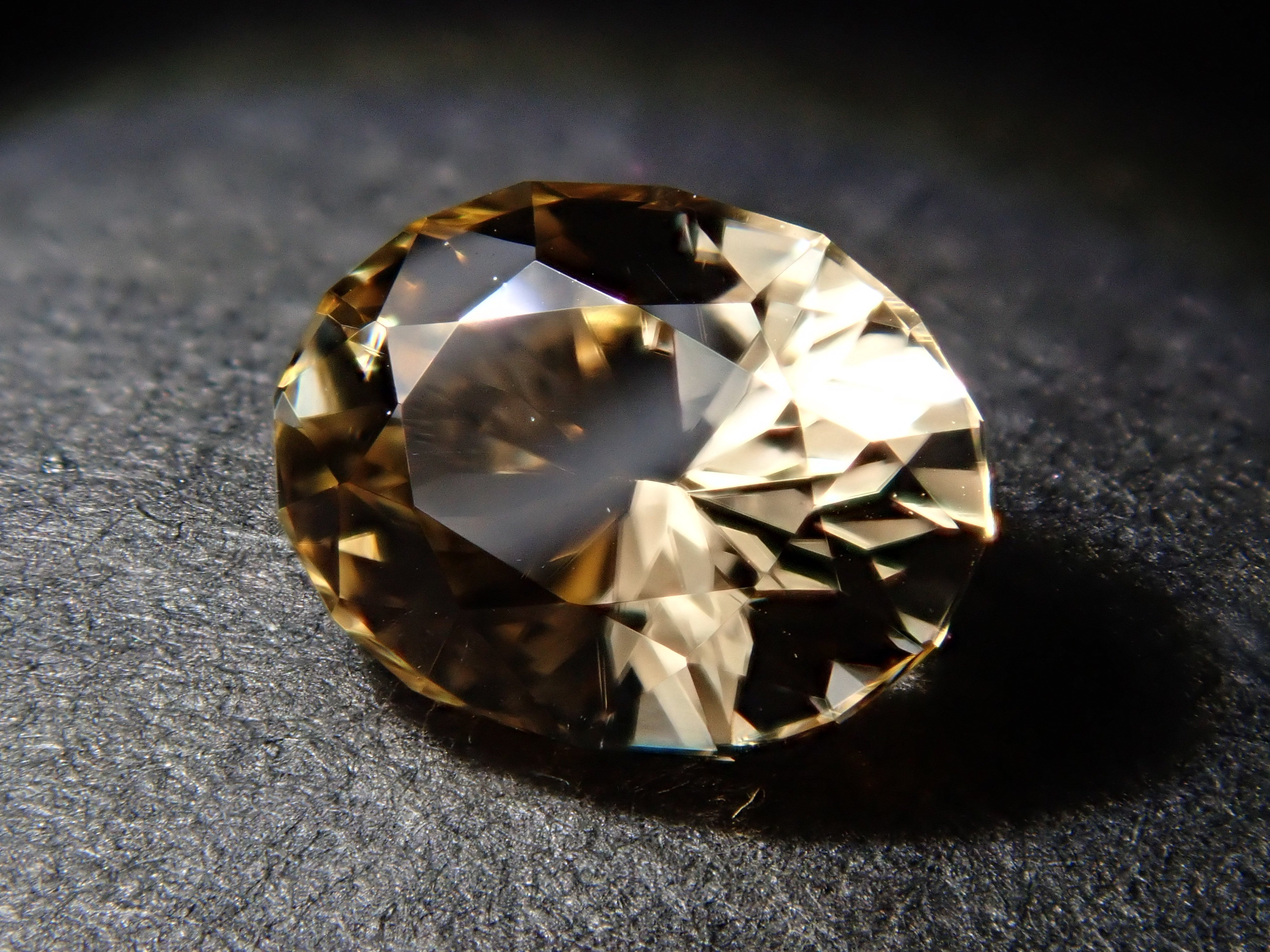 [12/9 22:00 Sale] Sinhalite from Sri Lanka 0.658ct Loose Stone