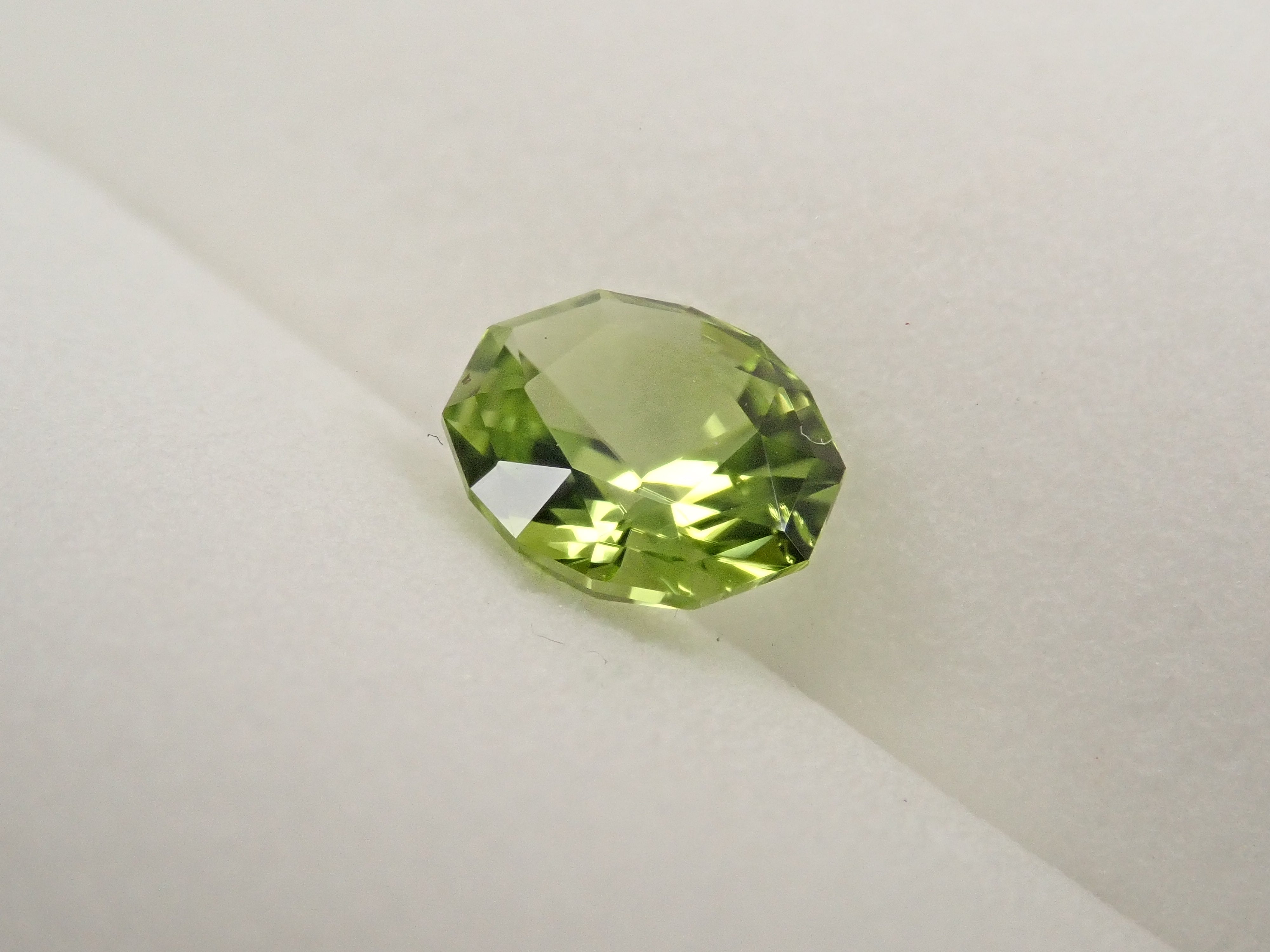 【12/9 22時販売】アメリカ産ペリドット 0.855ctルース（リリーパッドインクルージョン）