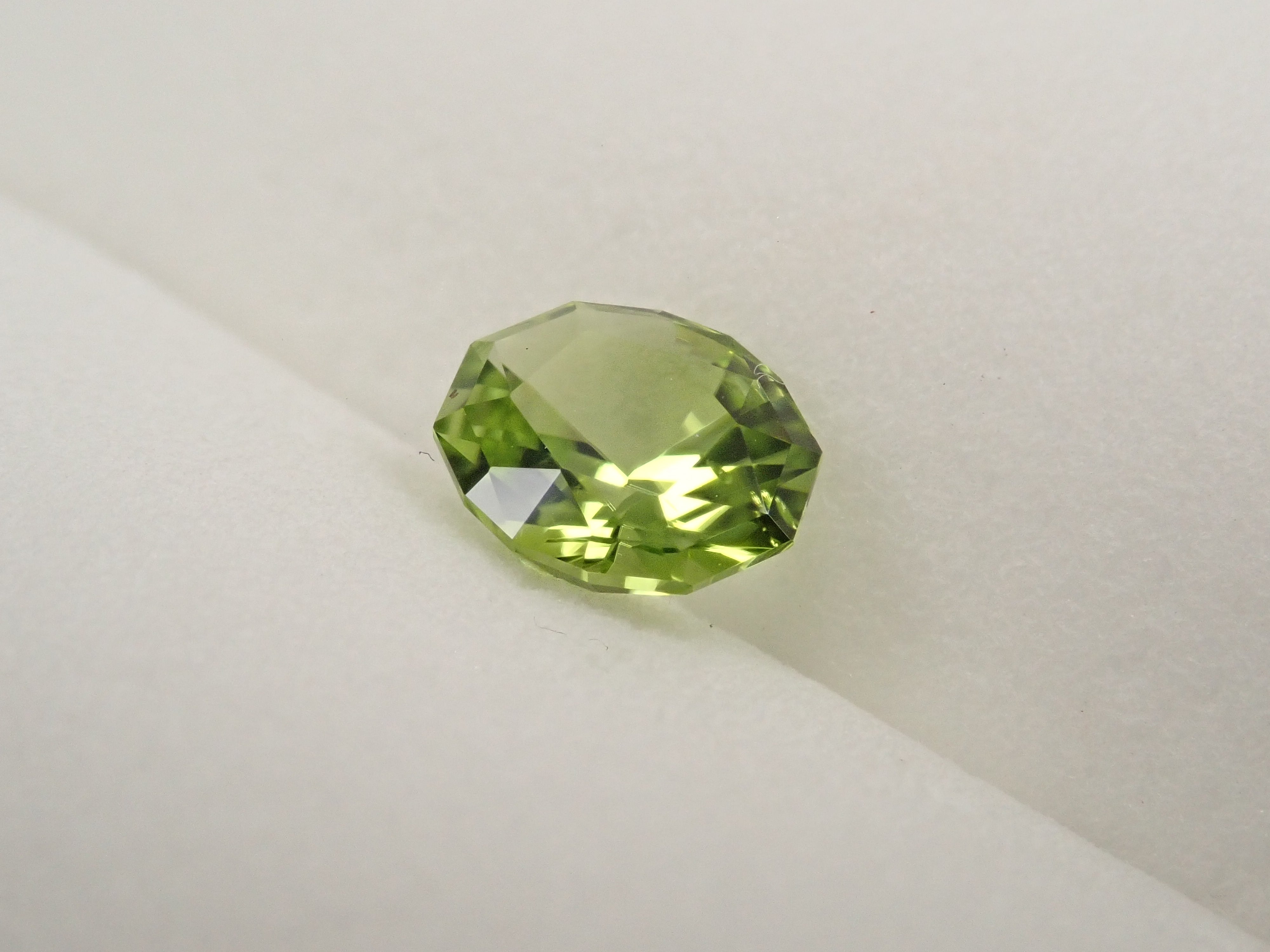 【12/9 22時販売】アメリカ産ペリドット 0.855ctルース（リリーパッドインクルージョン）