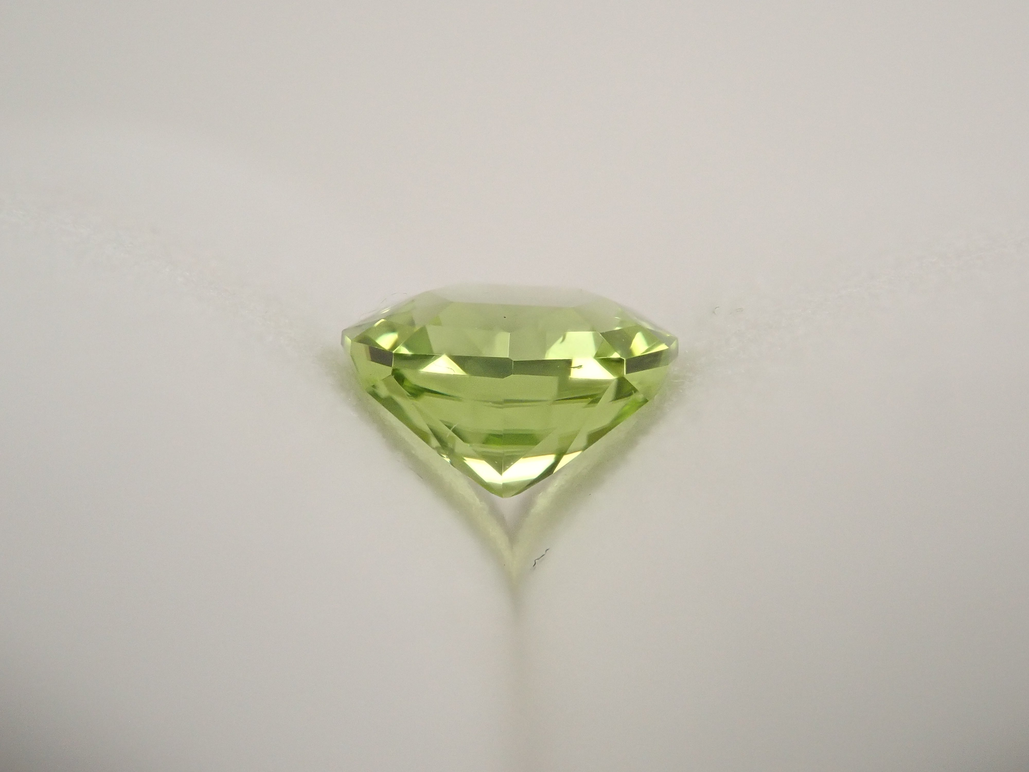 【12/9 22時販売】アメリカ産ペリドット 0.855ctルース（リリーパッドインクルージョン）