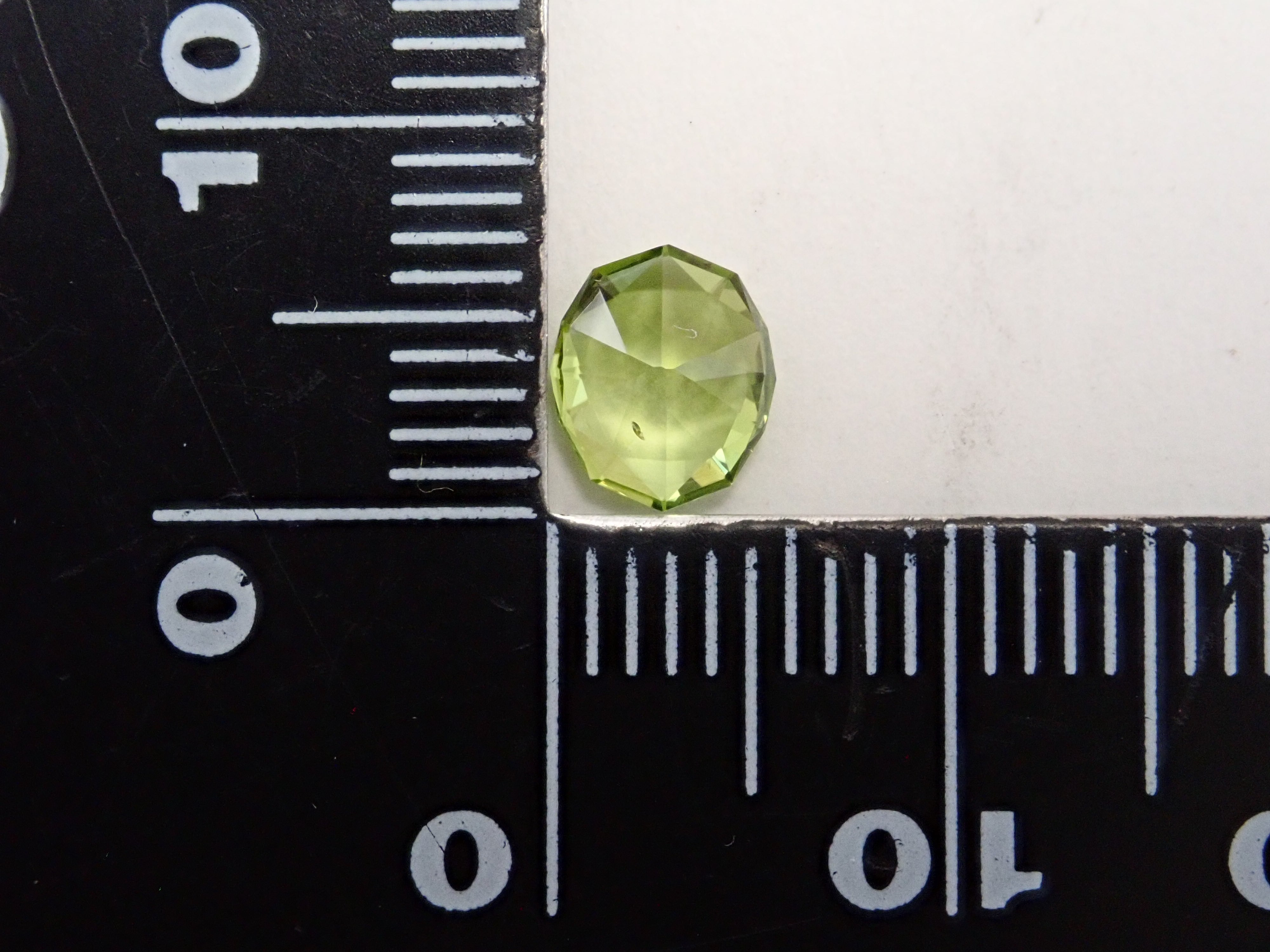 【12/9 22時販売】アメリカ産ペリドット 0.855ctルース（リリーパッドインクルージョン）