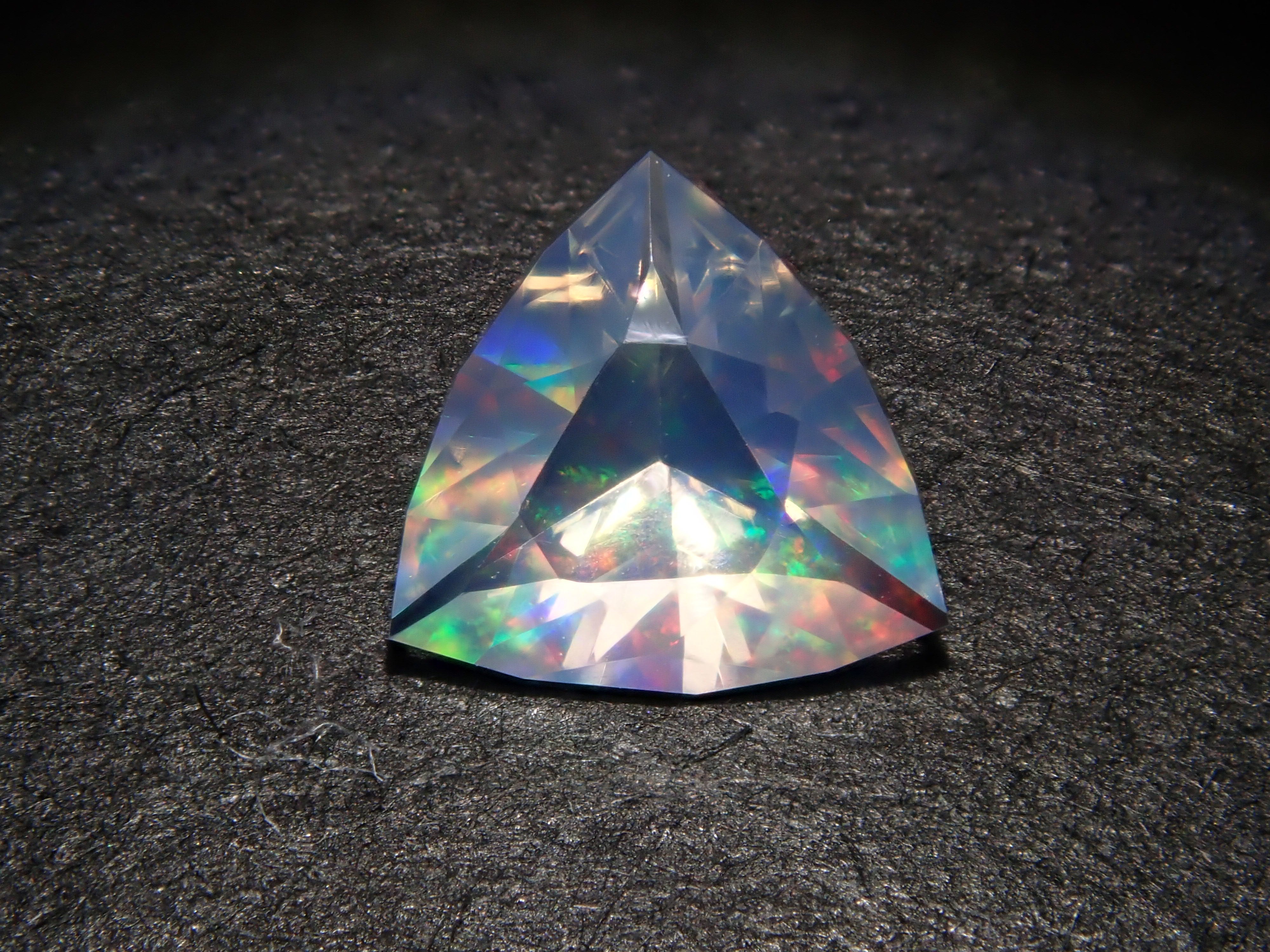 【1/4 22時販売】メキシコ産ウォーターオパール（ファセットカット） 0.215ctルース（コントラルスオパール）