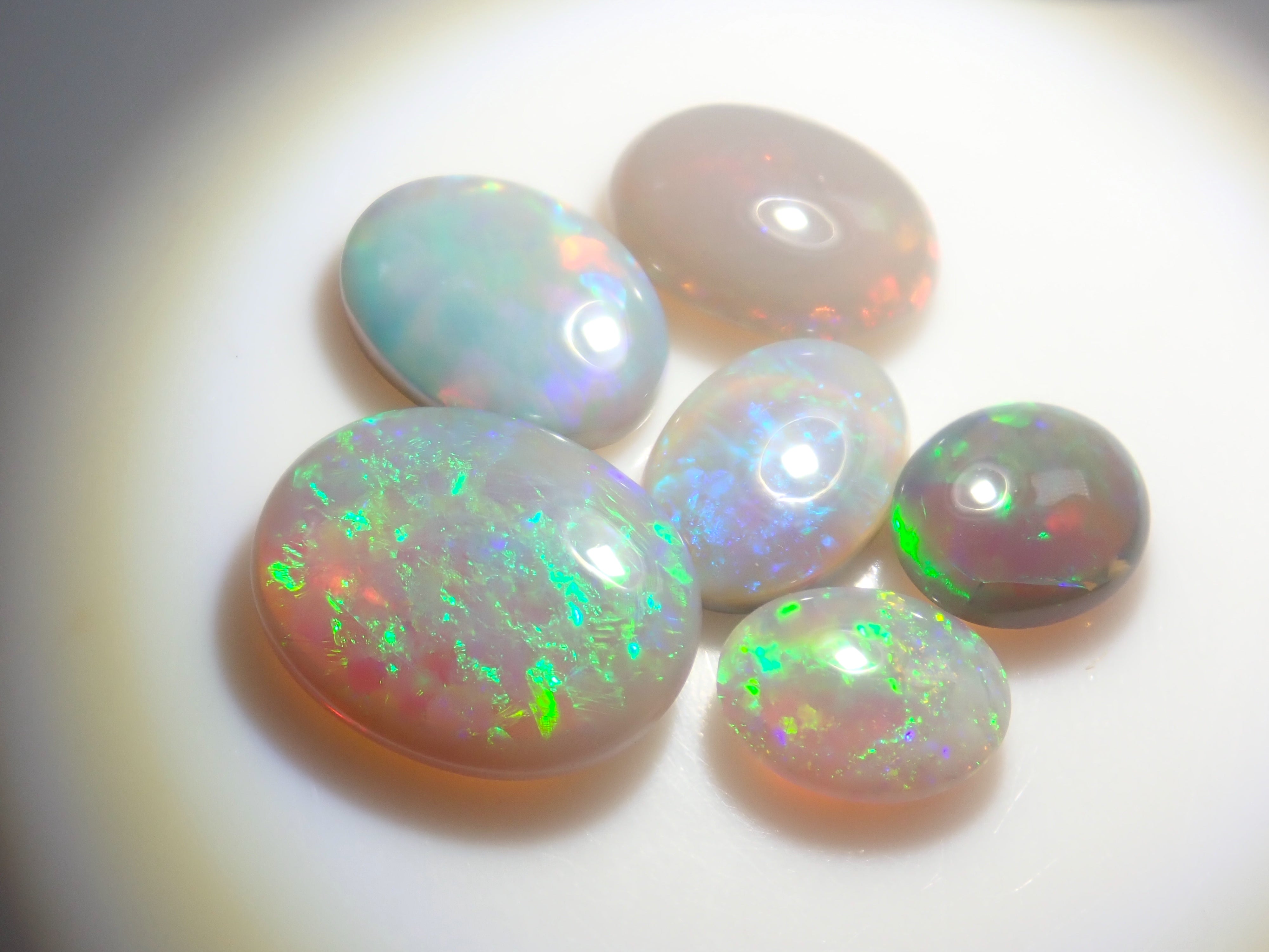 【12/13 22時販売】《限定9石》オーストラリア産ブラックオパール（セミブラックオパール含む）ガチャ1石ルース（おまけホワイトオパール1石付き）《複数購入割引有》