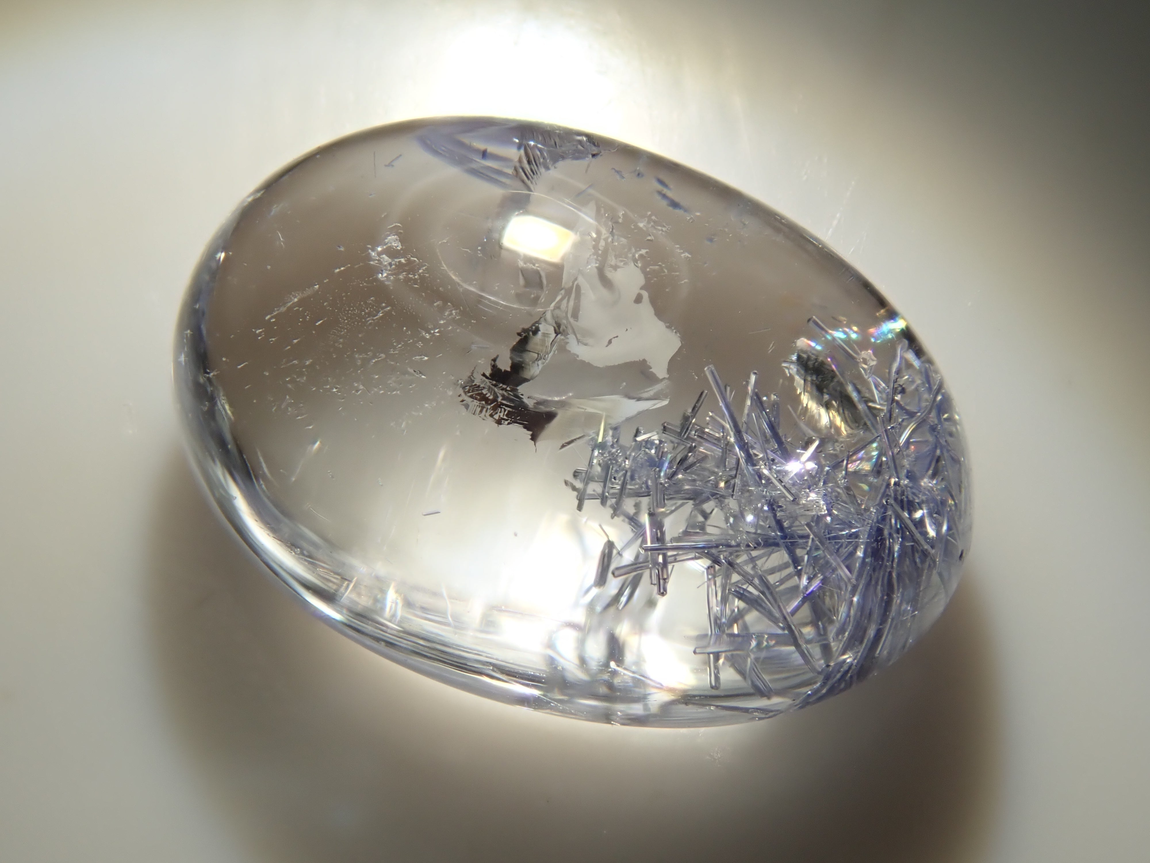 [12/13 22:00] 巴西石英中的杜莫特石，1.779克拉散石