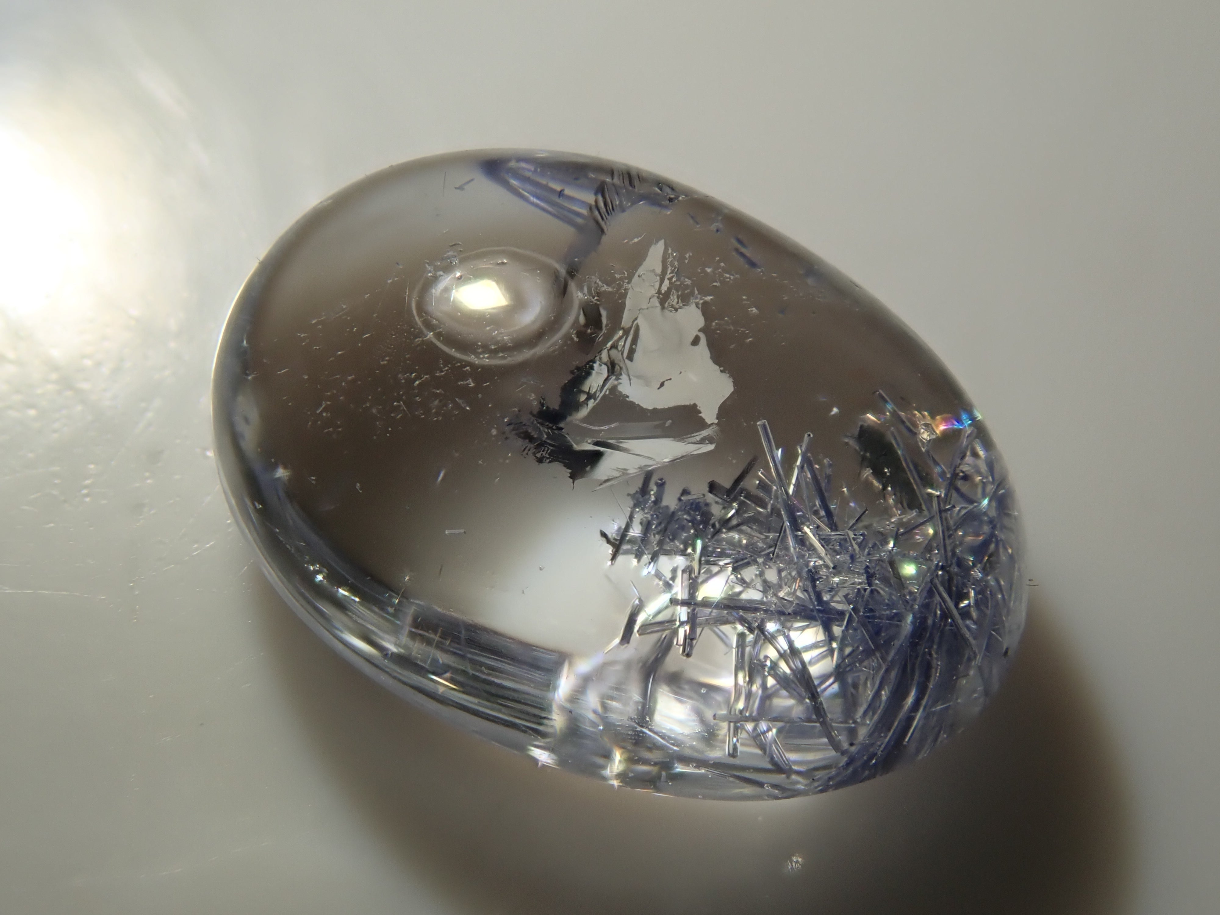 [12/13 22:00] 巴西石英中的杜莫特石，1.779克拉散石