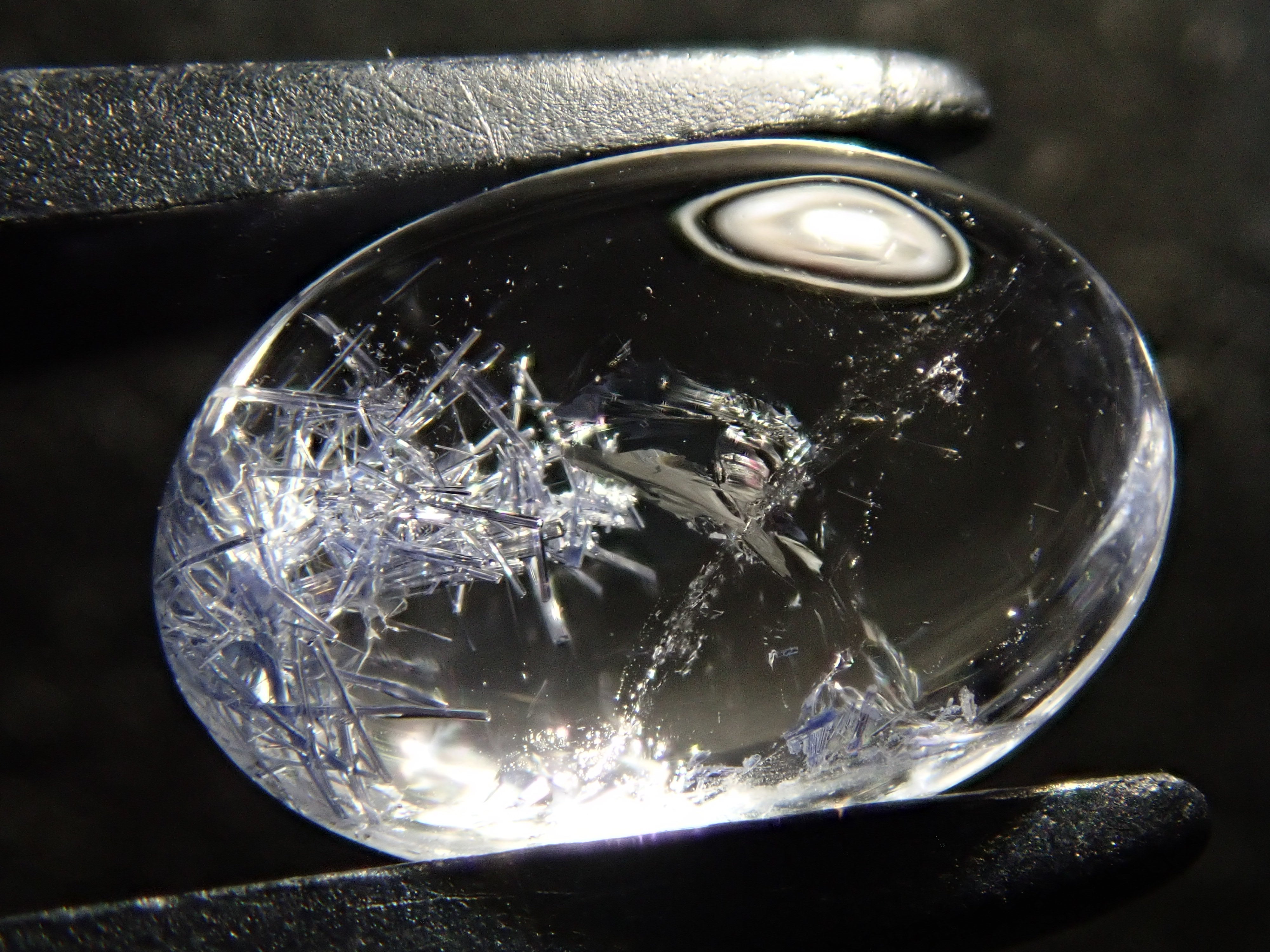 [12/13 22:00] 巴西石英中的杜莫特石，1.779克拉散石