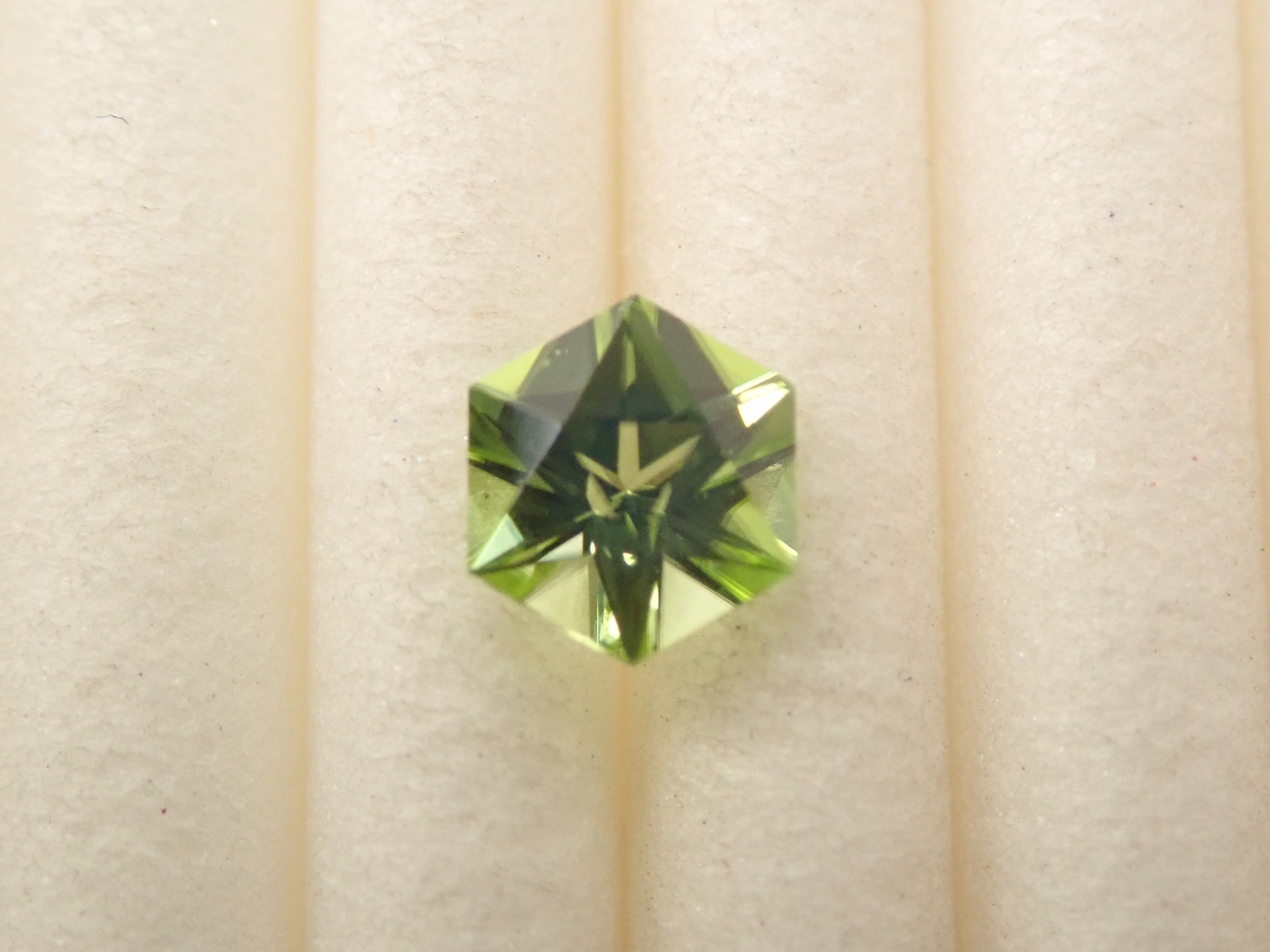 【1/4 22時販売】アメリカ産ペリドット 0.334ctルース