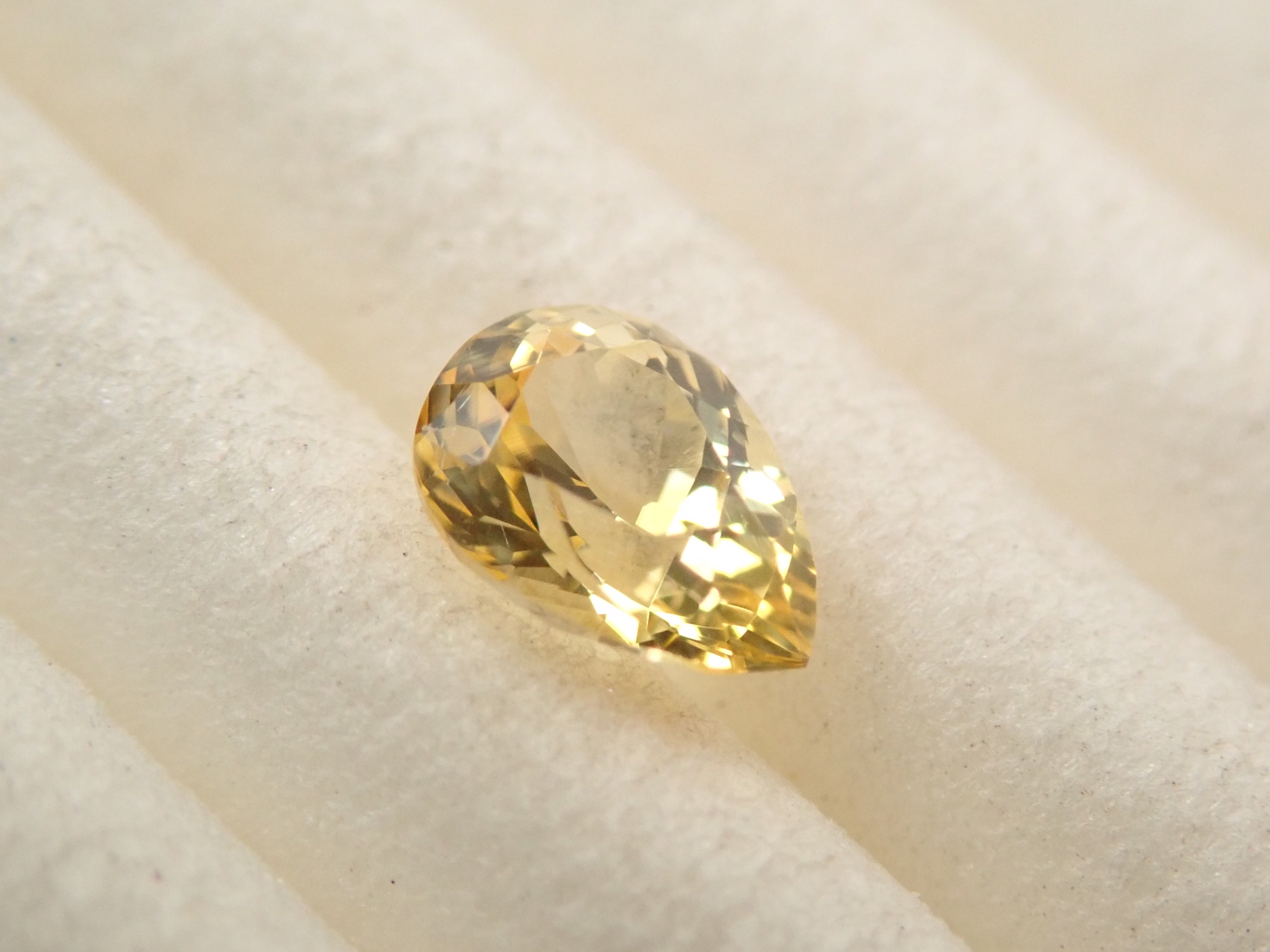 12561454掲載】イエローサファイア 0.297ctルース