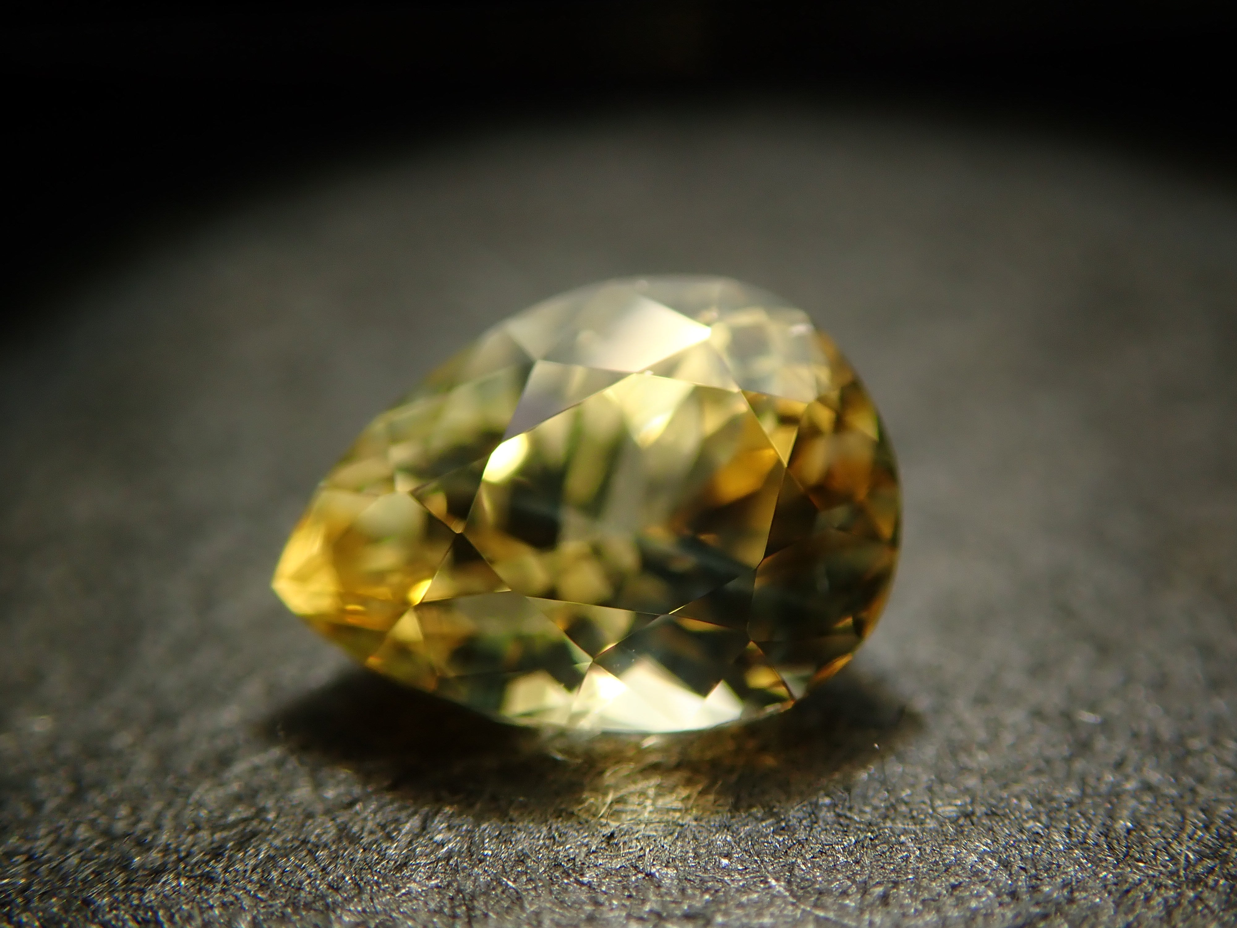 12561454掲載】イエローサファイア 0.297ctルース