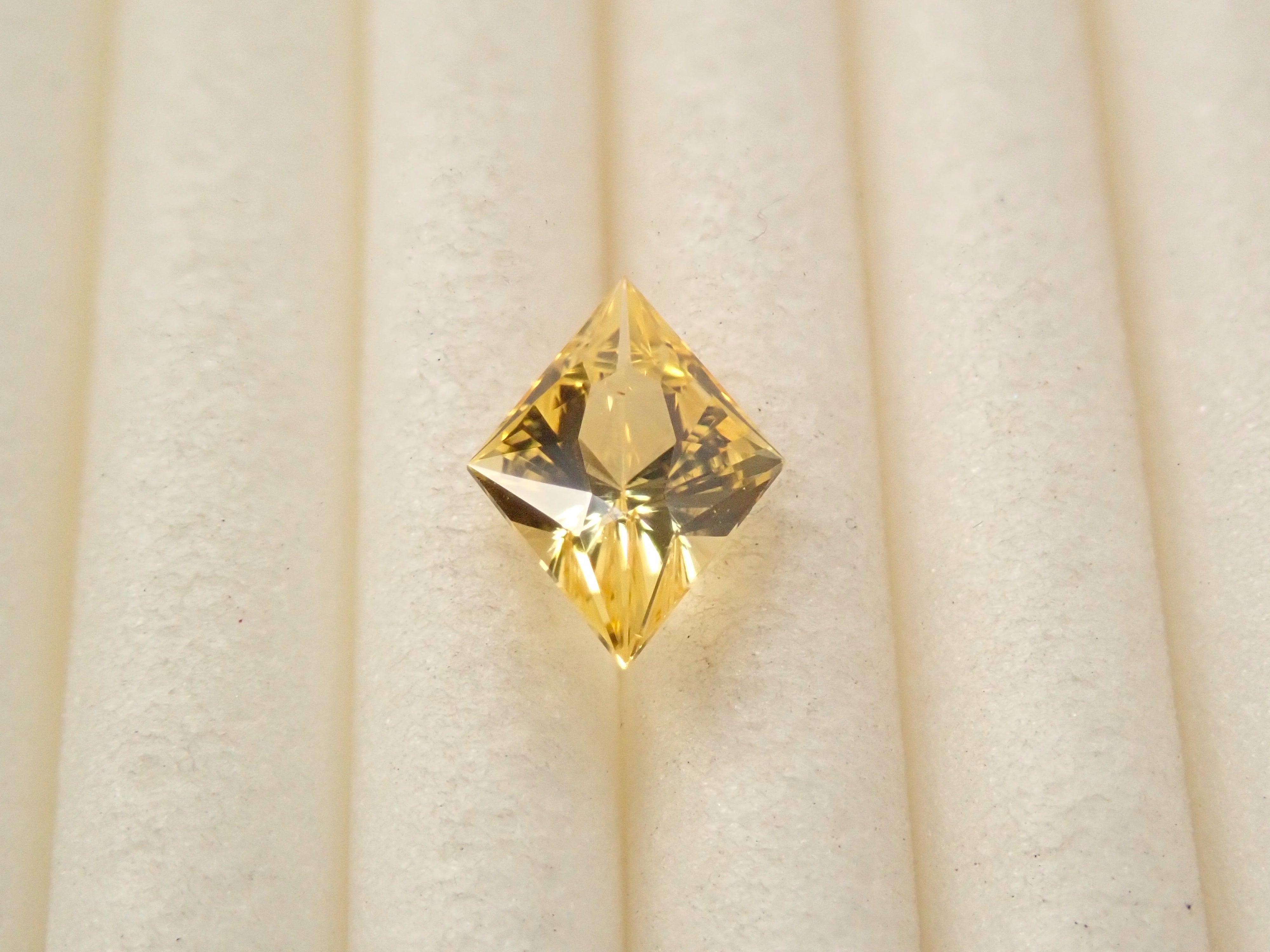 [12561455] Yellow sapphire 0.508ct loose stone