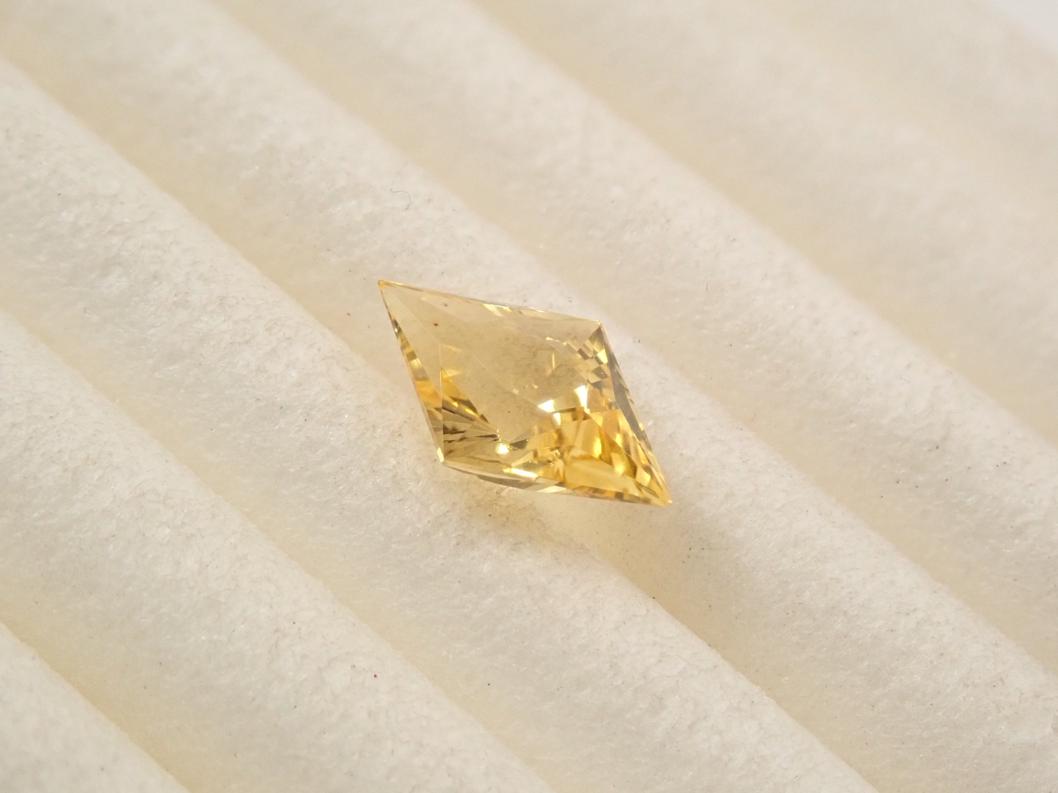 [12561455] Yellow sapphire 0.508ct loose stone