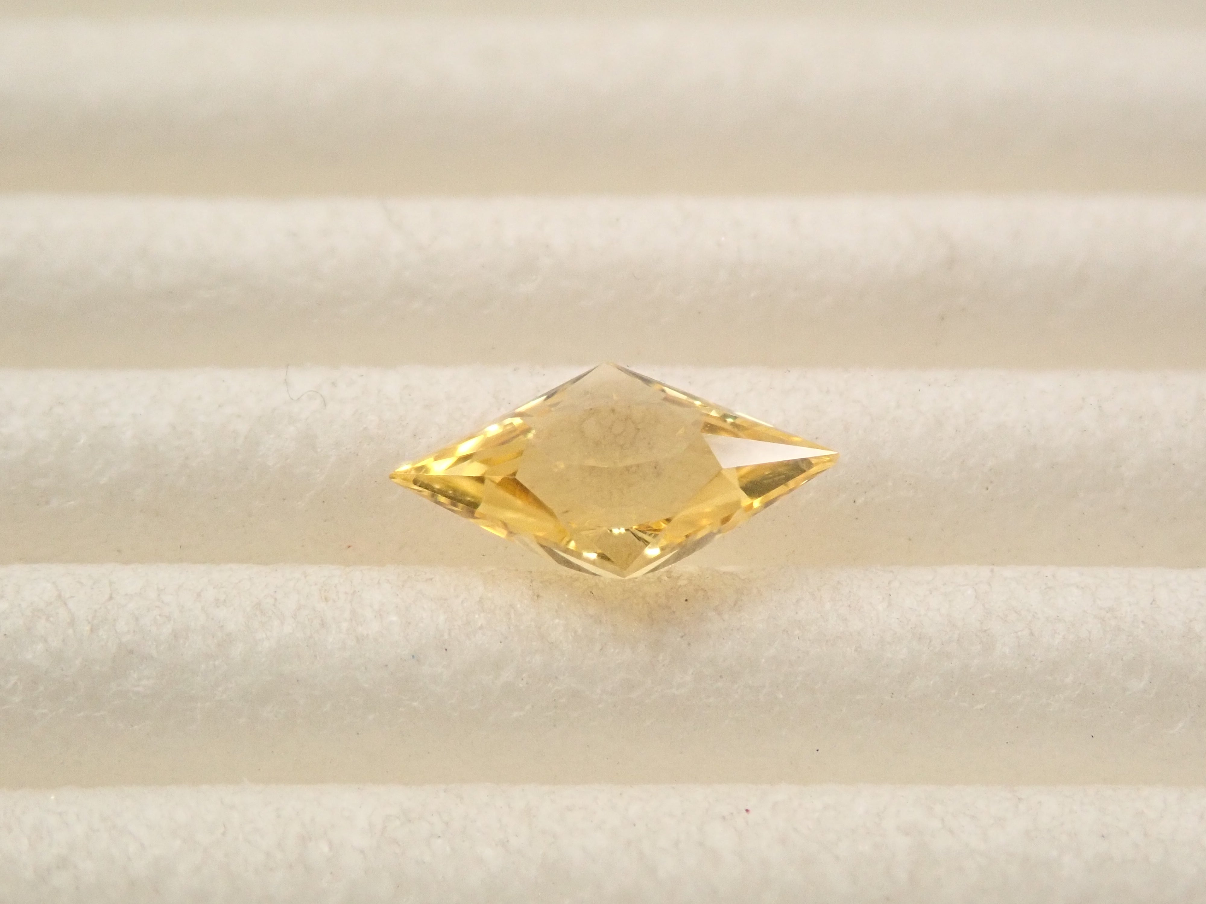 [12561455] Yellow sapphire 0.508ct loose stone