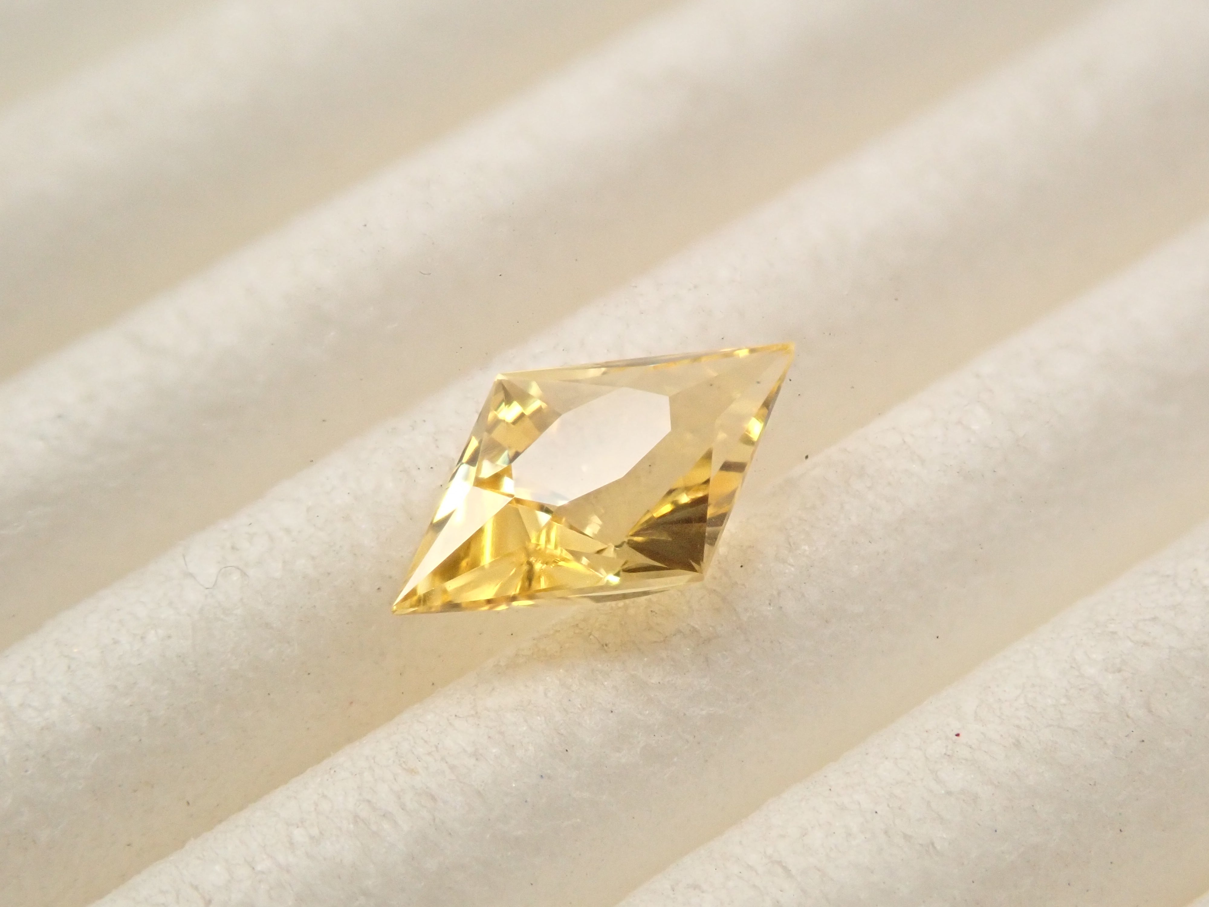 [12561455] Yellow sapphire 0.508ct loose stone