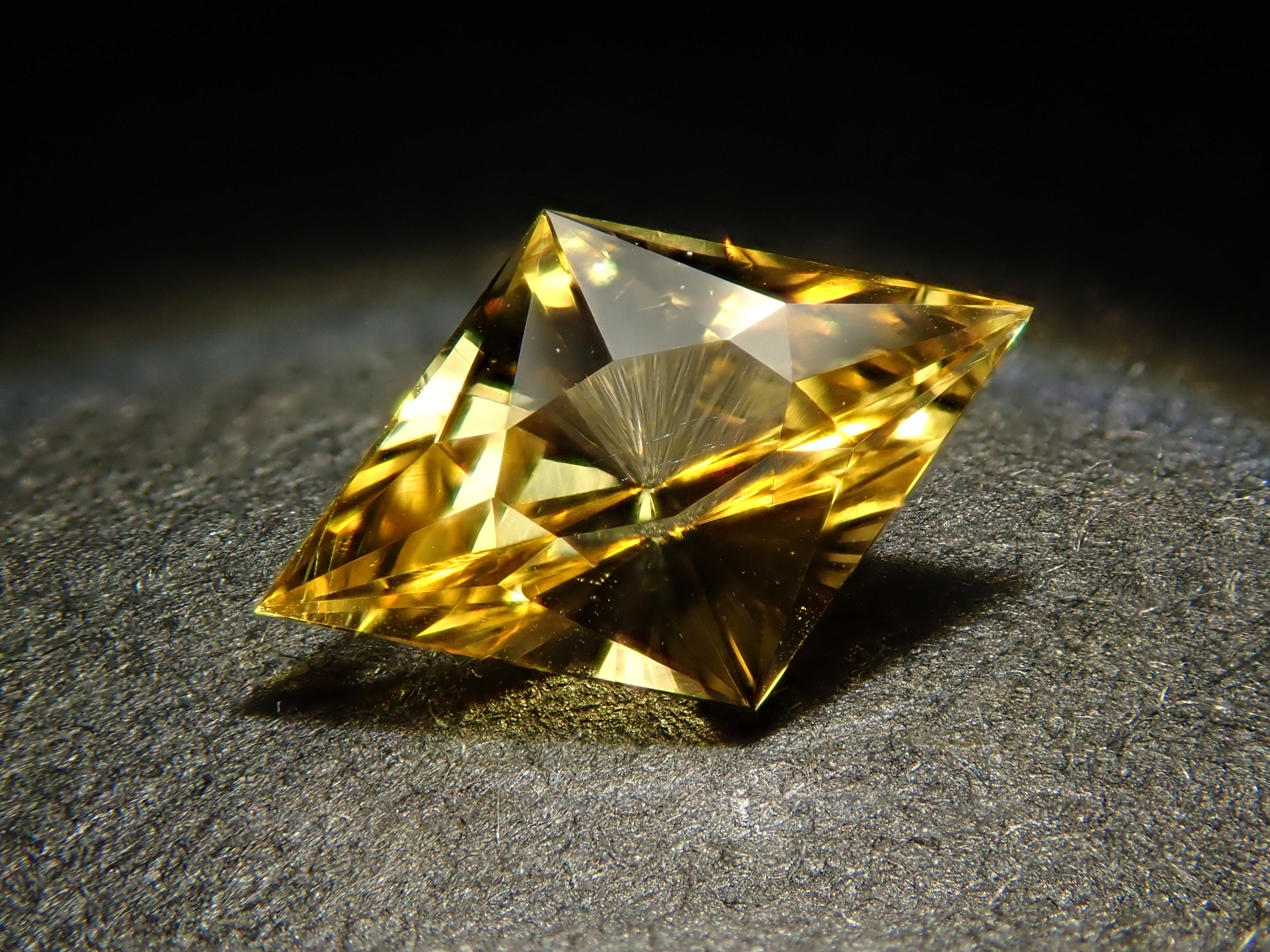 [12561455] Yellow sapphire 0.508ct loose stone