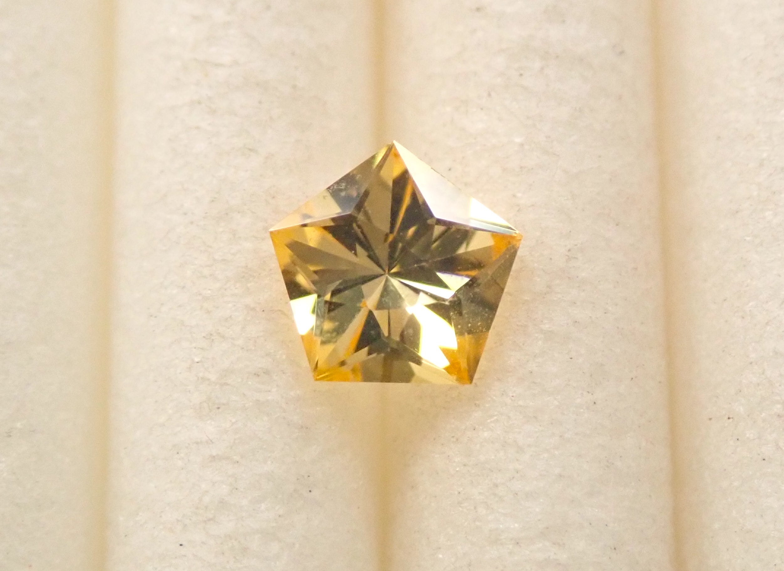 12561457掲載】イエローサファイア 0.182ctルース