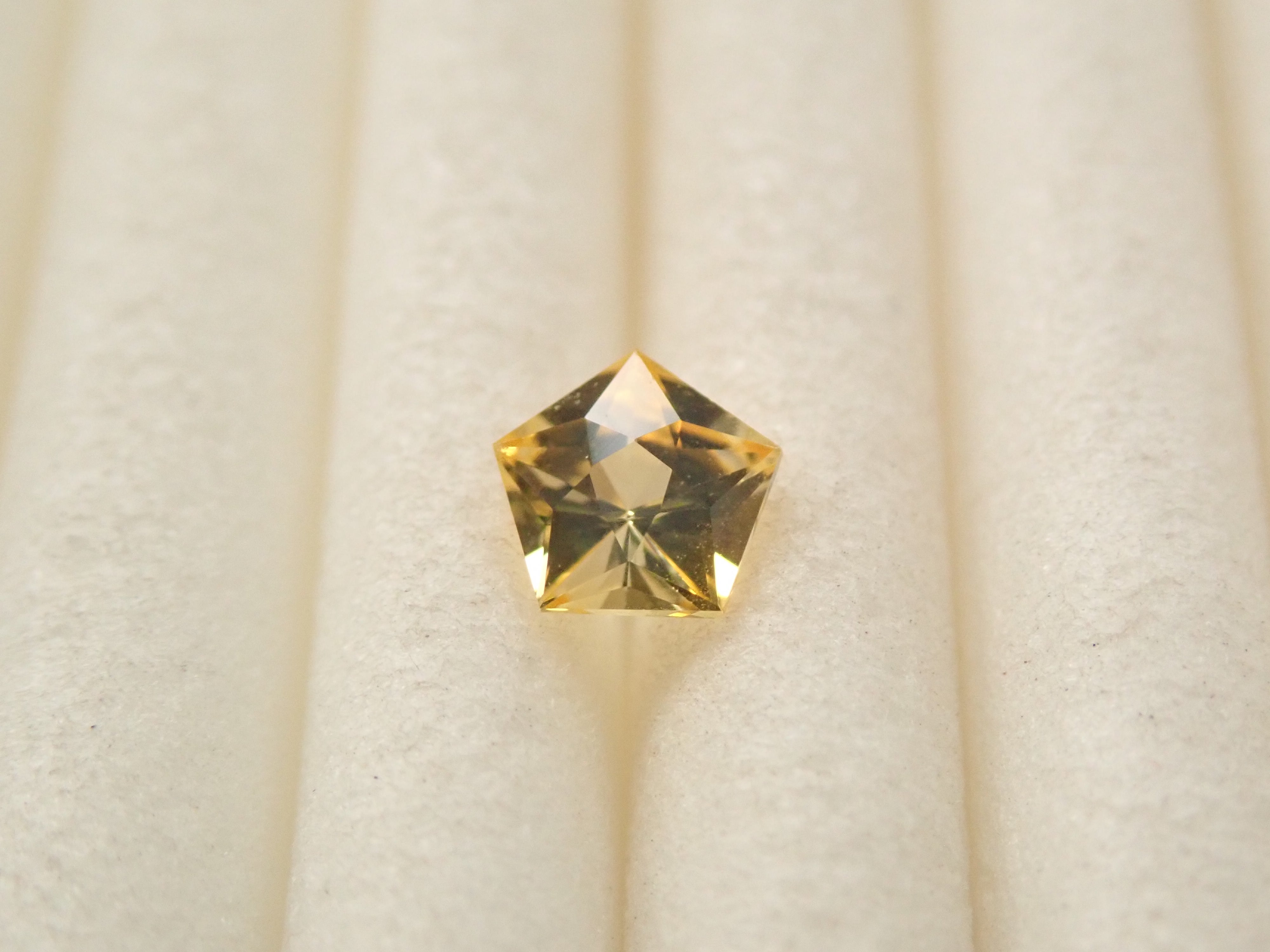 【12/16 22時販売】スリランカ産イエローサファイア 0.182ctルース