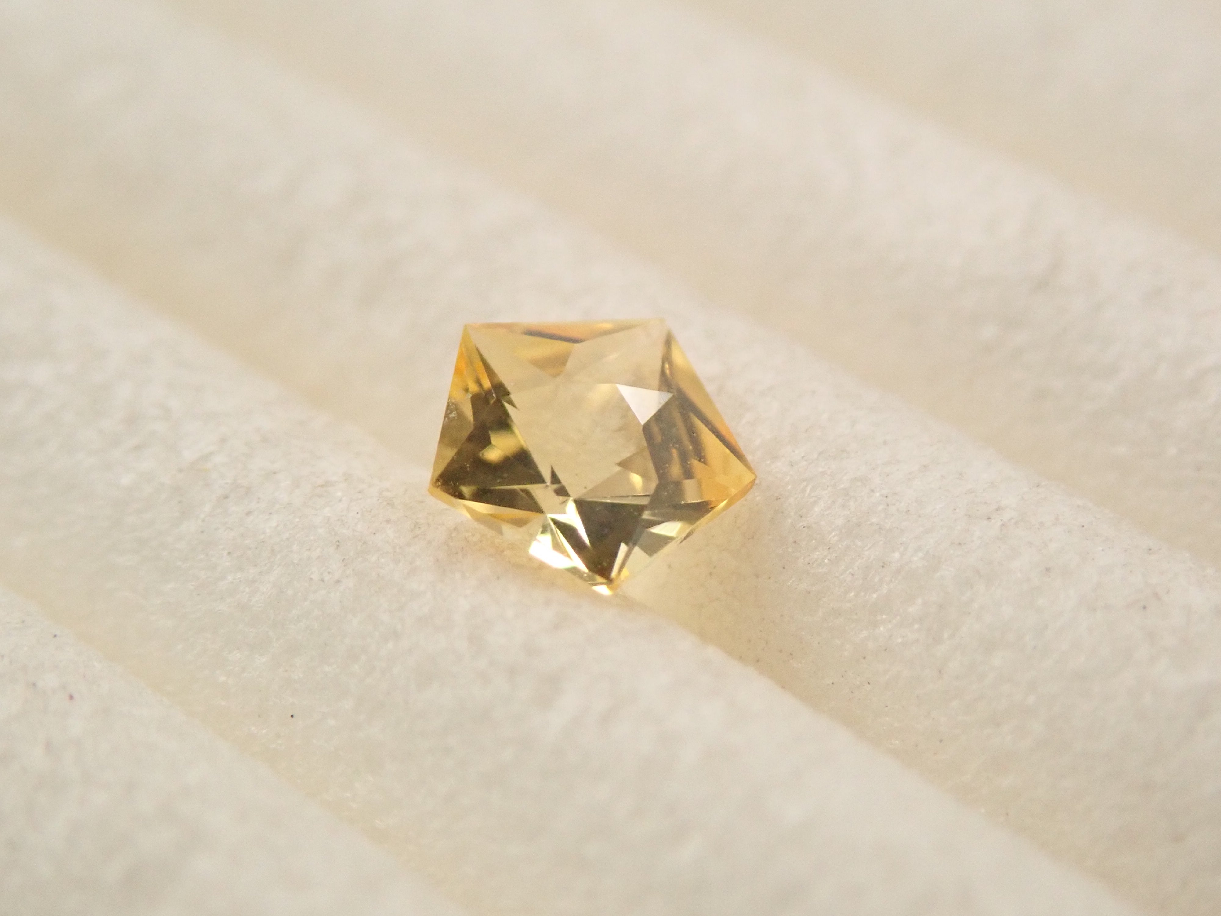 【12/16 22時販売】スリランカ産イエローサファイア 0.182ctルース