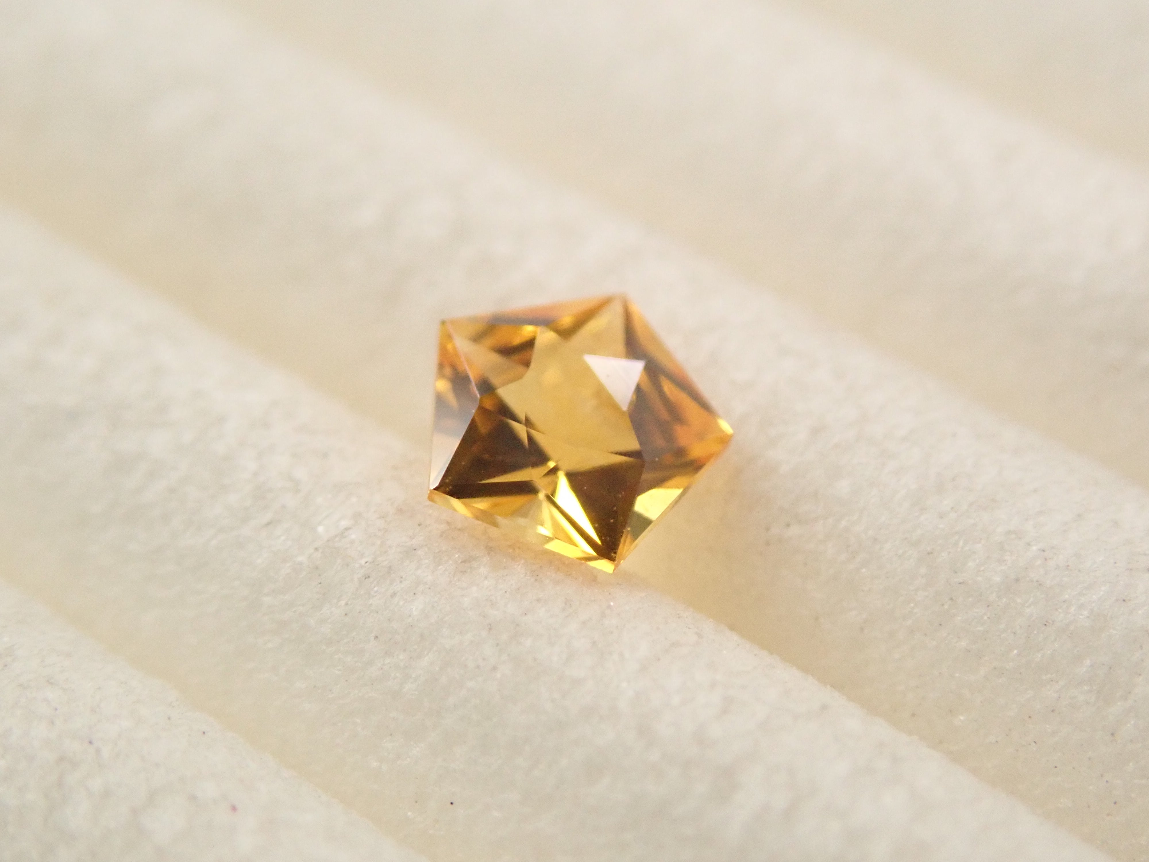 【12/16 22時販売】スリランカ産イエローサファイア 0.170ctルース