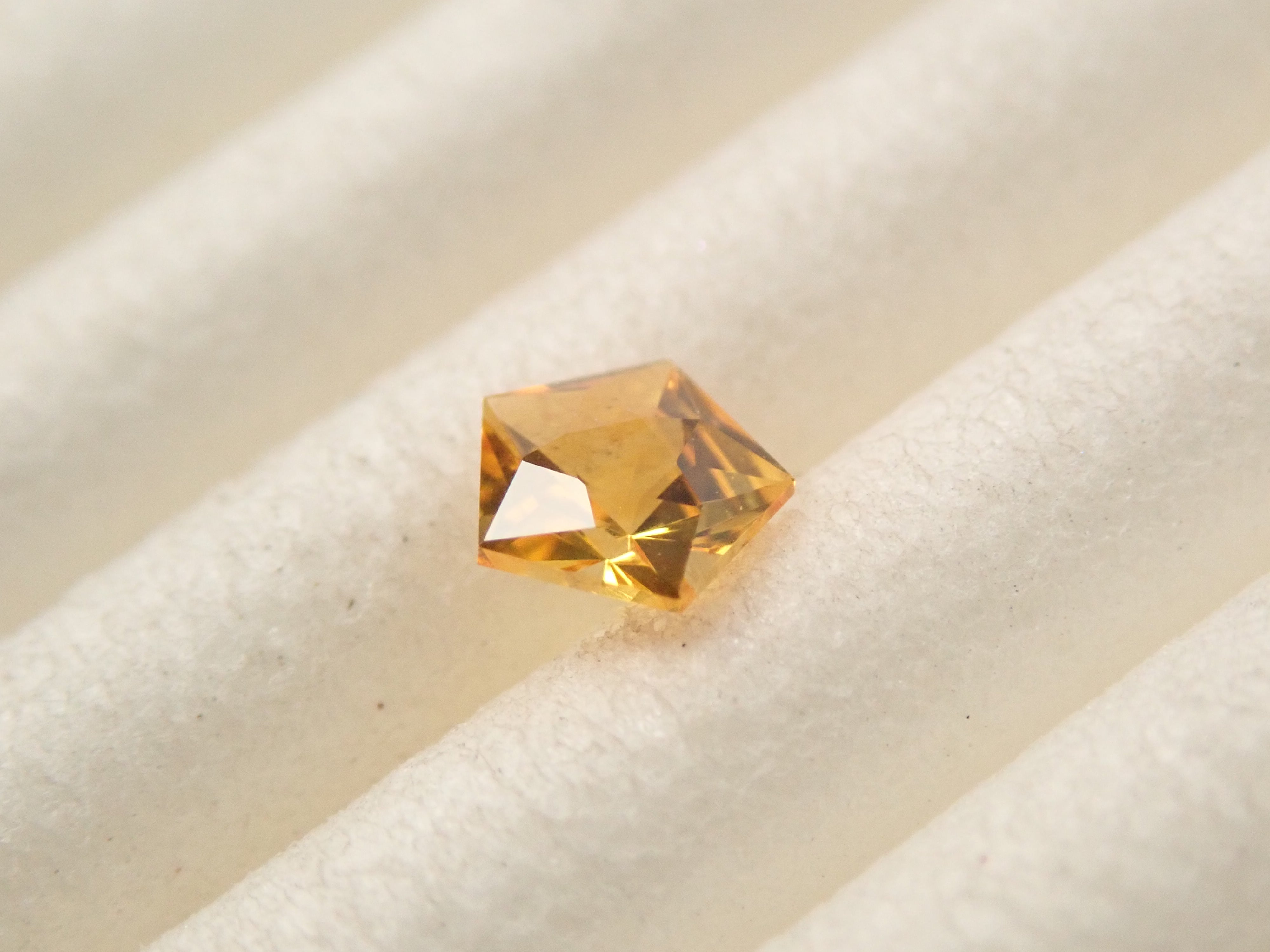 【12/16 22時販売】スリランカ産イエローサファイア 0.170ctルース