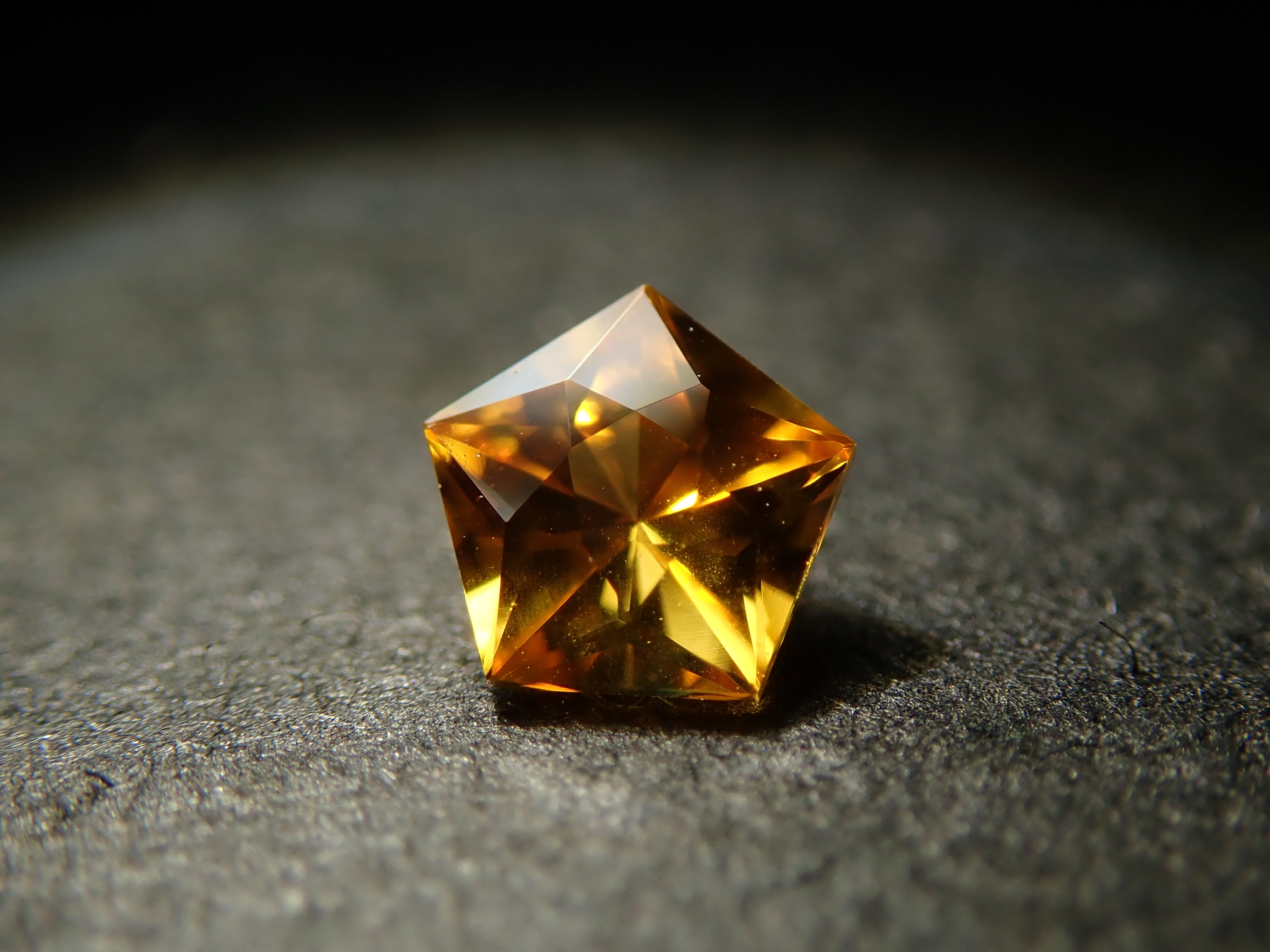 12561458掲載】イエローサファイア 0.170ctルース