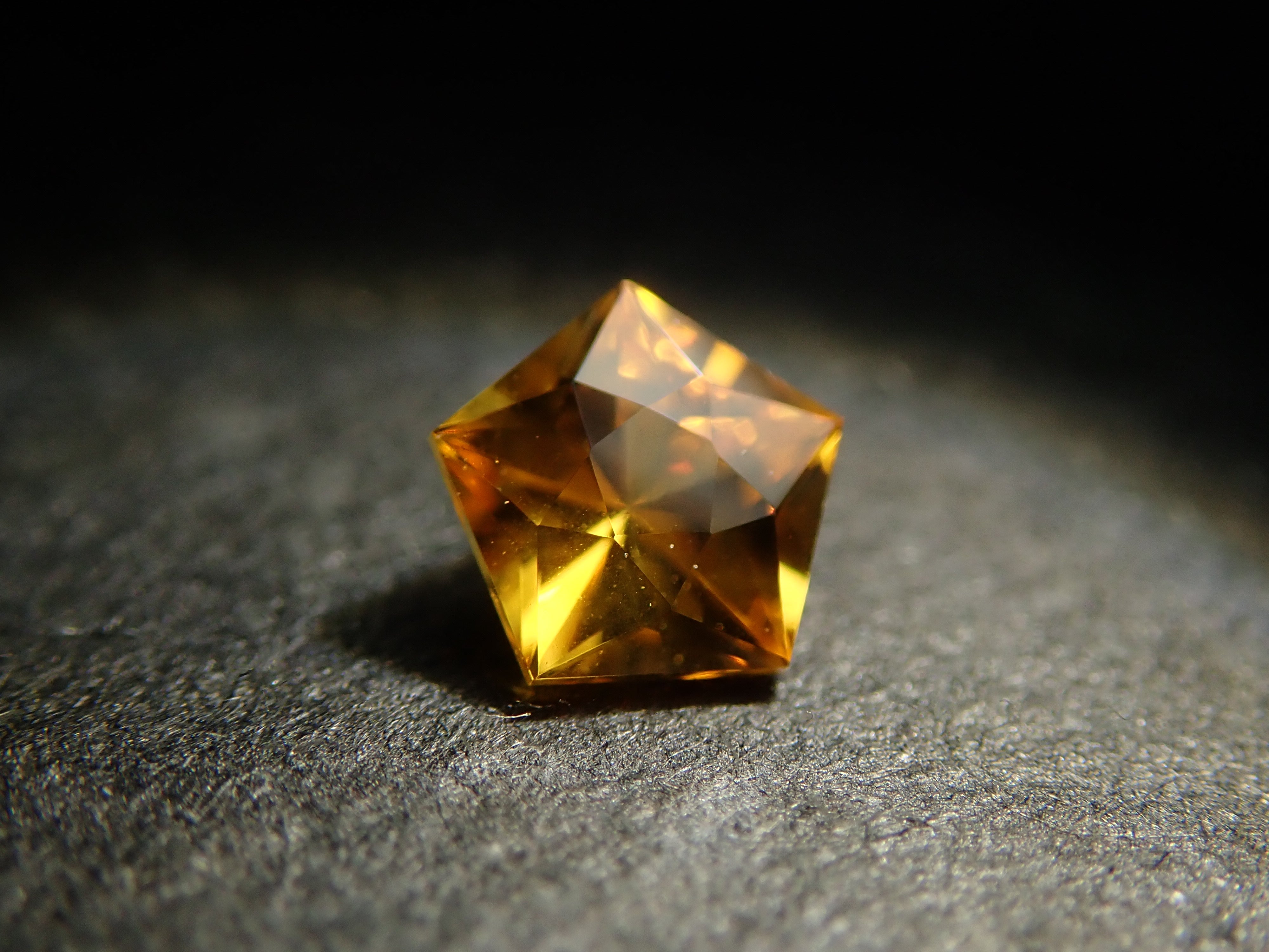 【12/16 22時販売】スリランカ産イエローサファイア 0.170ctルース