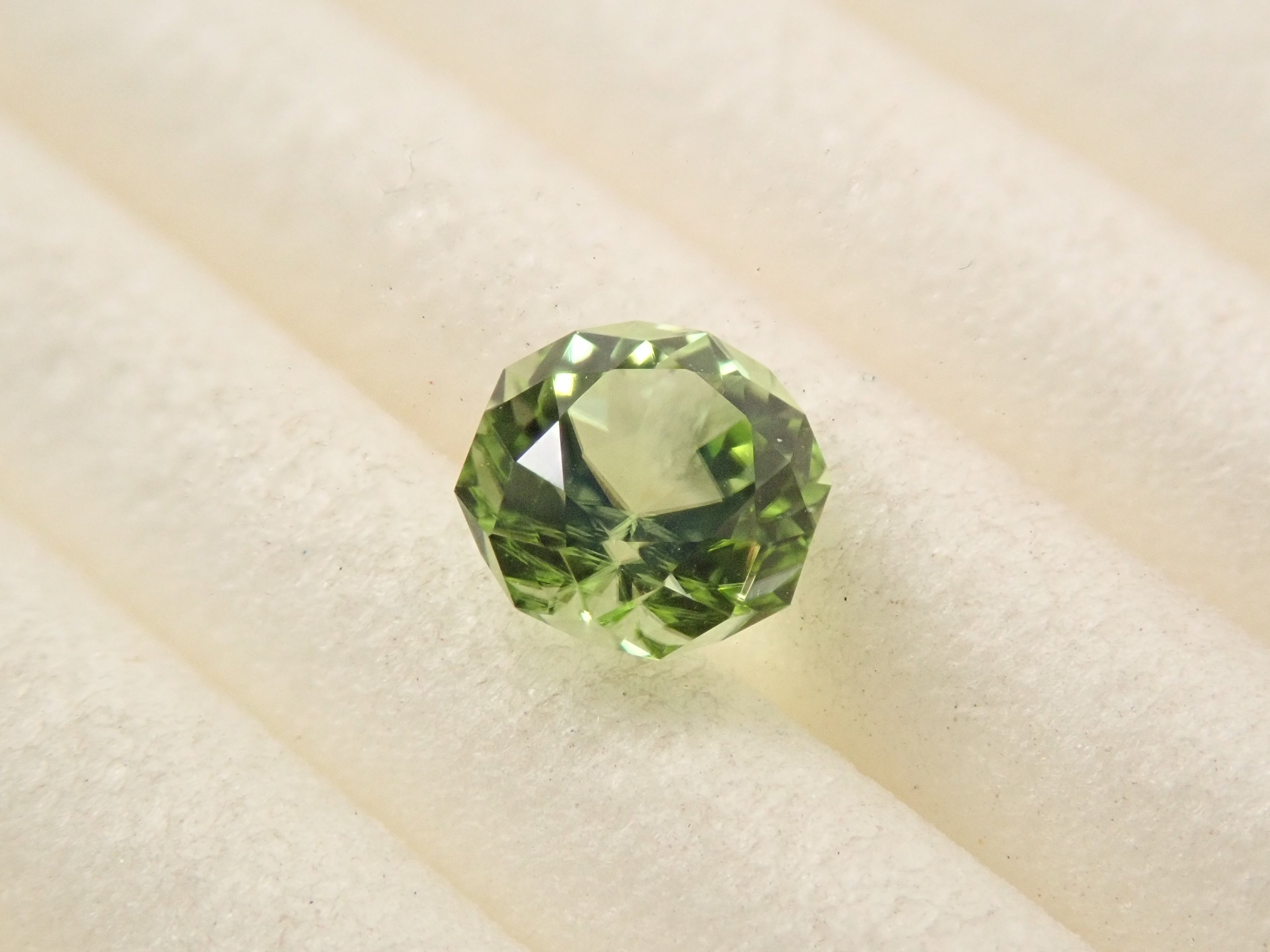 [12/7 22:00] American Peridot 0.385ct Loose Stone