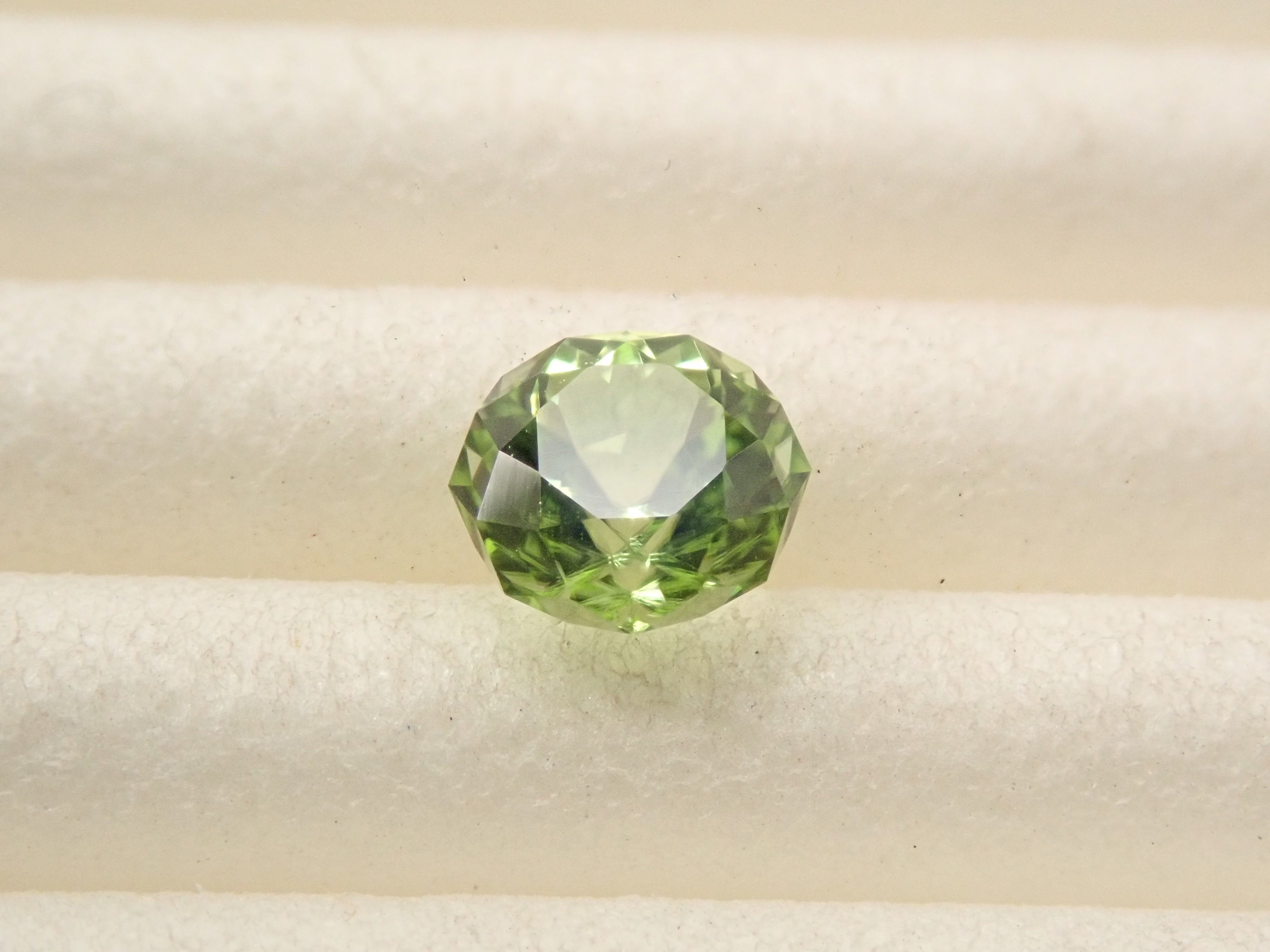 [12/7 22:00] American Peridot 0.385ct Loose Stone
